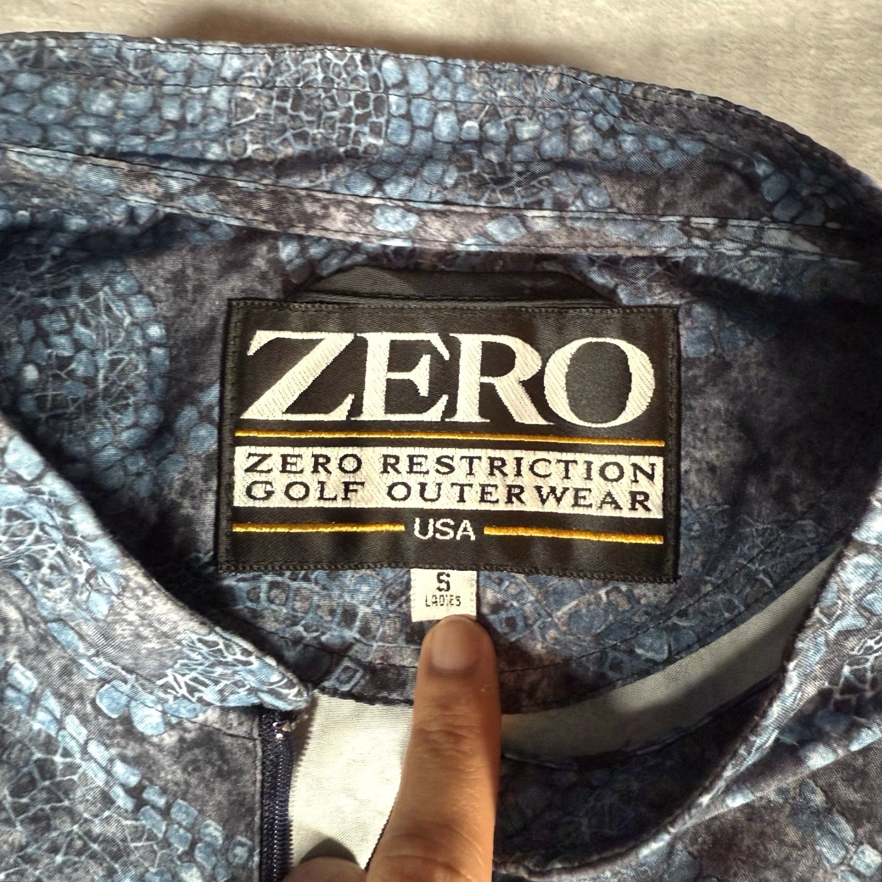 Vintage VINTAGE Zero Restriction Superlight Windshirt Womens S Oversized 90s Abstract Geometric Blue Casual Sleeve Mock Neck Pullover Zip Size S / US 4 / IT 40 - 4 Thumbnail