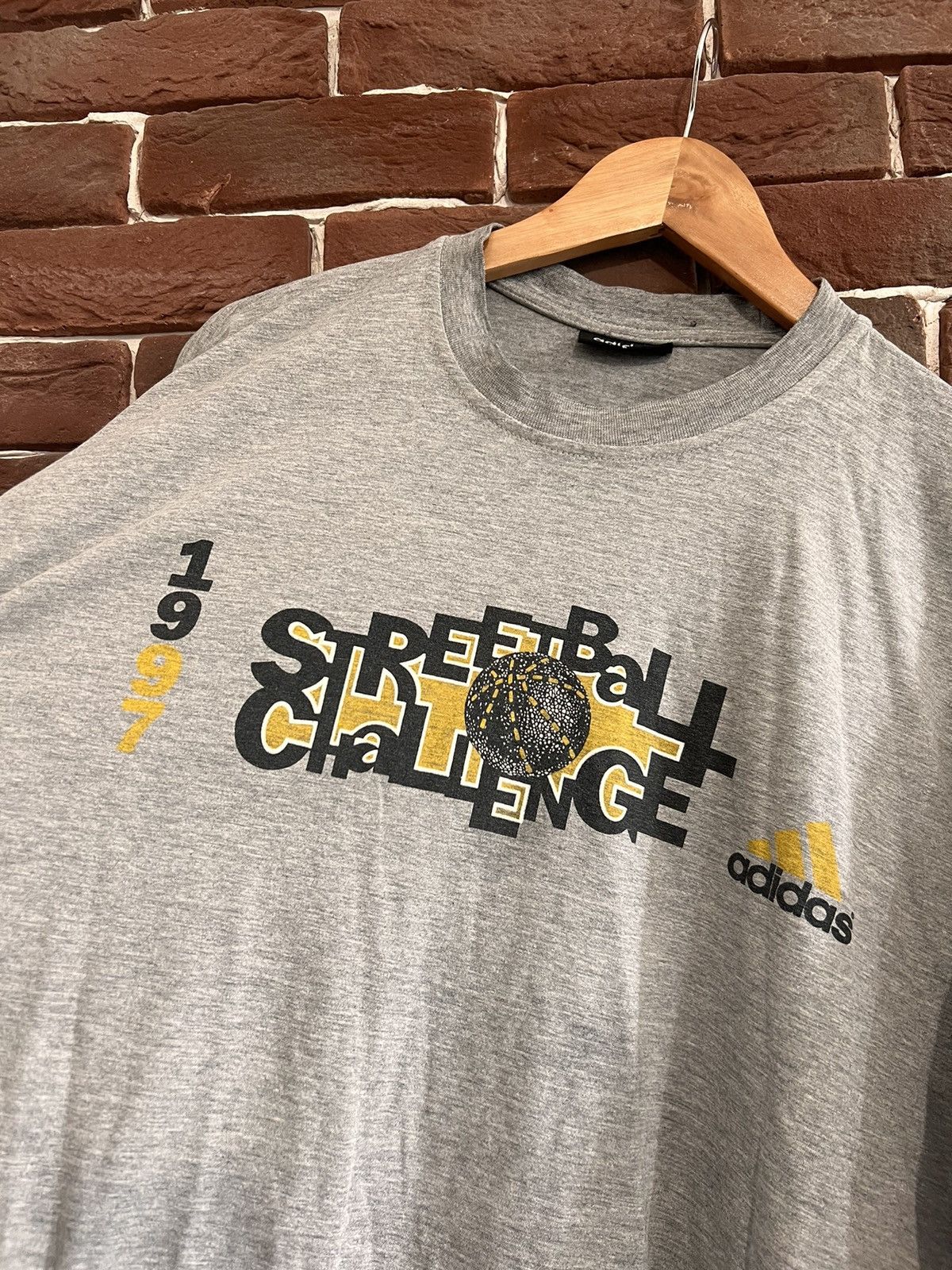Adidas Vintage 90s Adidas Streetball Challenge 1997 TShirt Big Logo Size US L / EU 52-54 / 3 - 3 Thumbnail