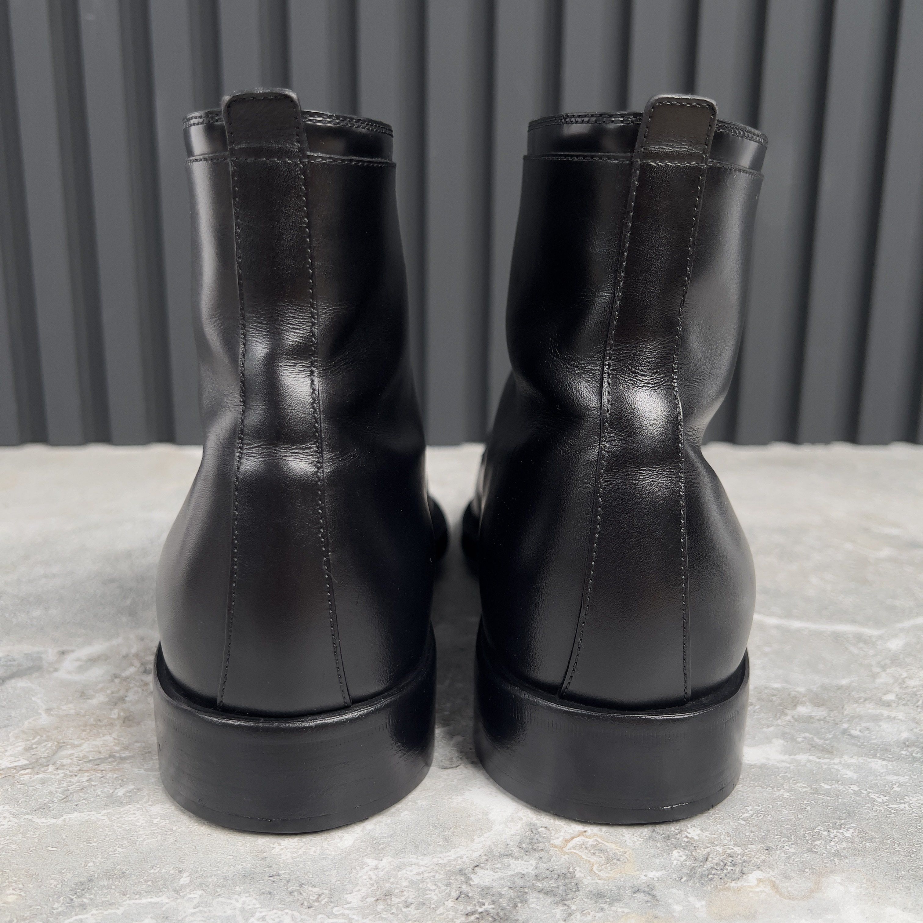 Louis Vuitton Louis Vuitton Combat Perforated Ankle Boots Leather Size US 8 / EU 41 - 9 Thumbnail