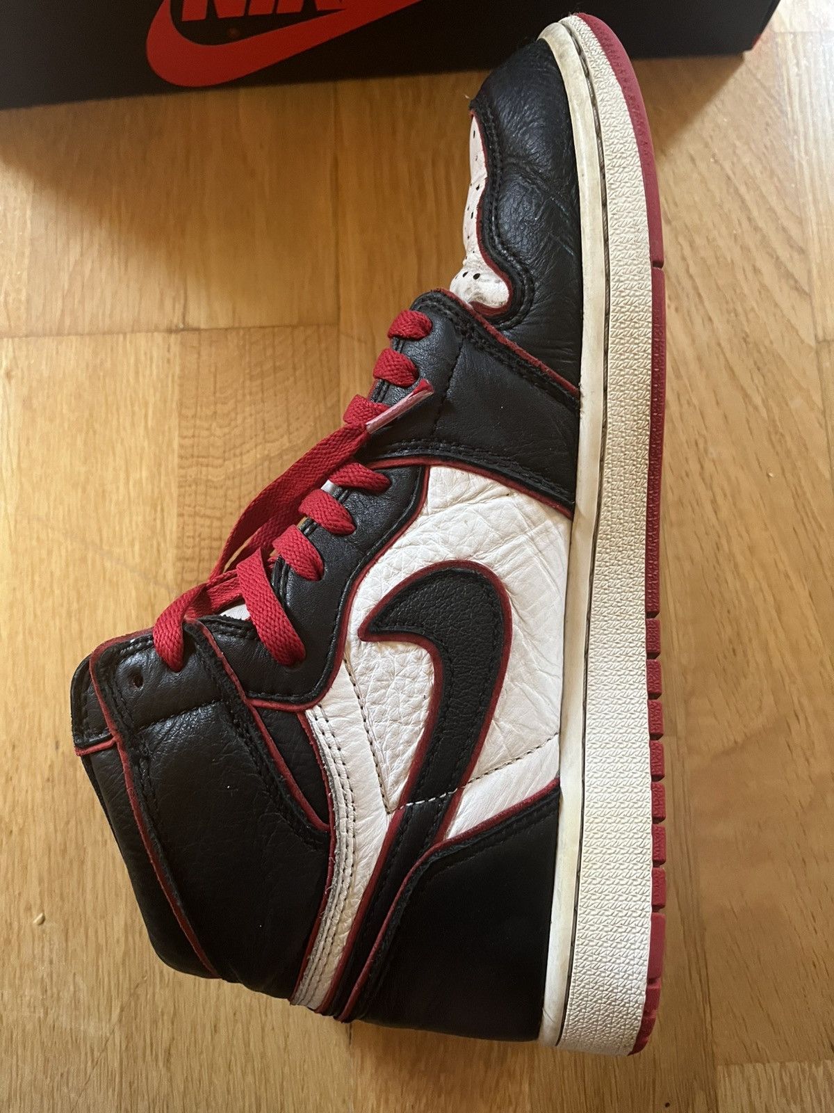 Jordan Brand × Nike Nike Air Jordan 1 Bloodline Size US 10 / EU 43 - 2 Thumbnail