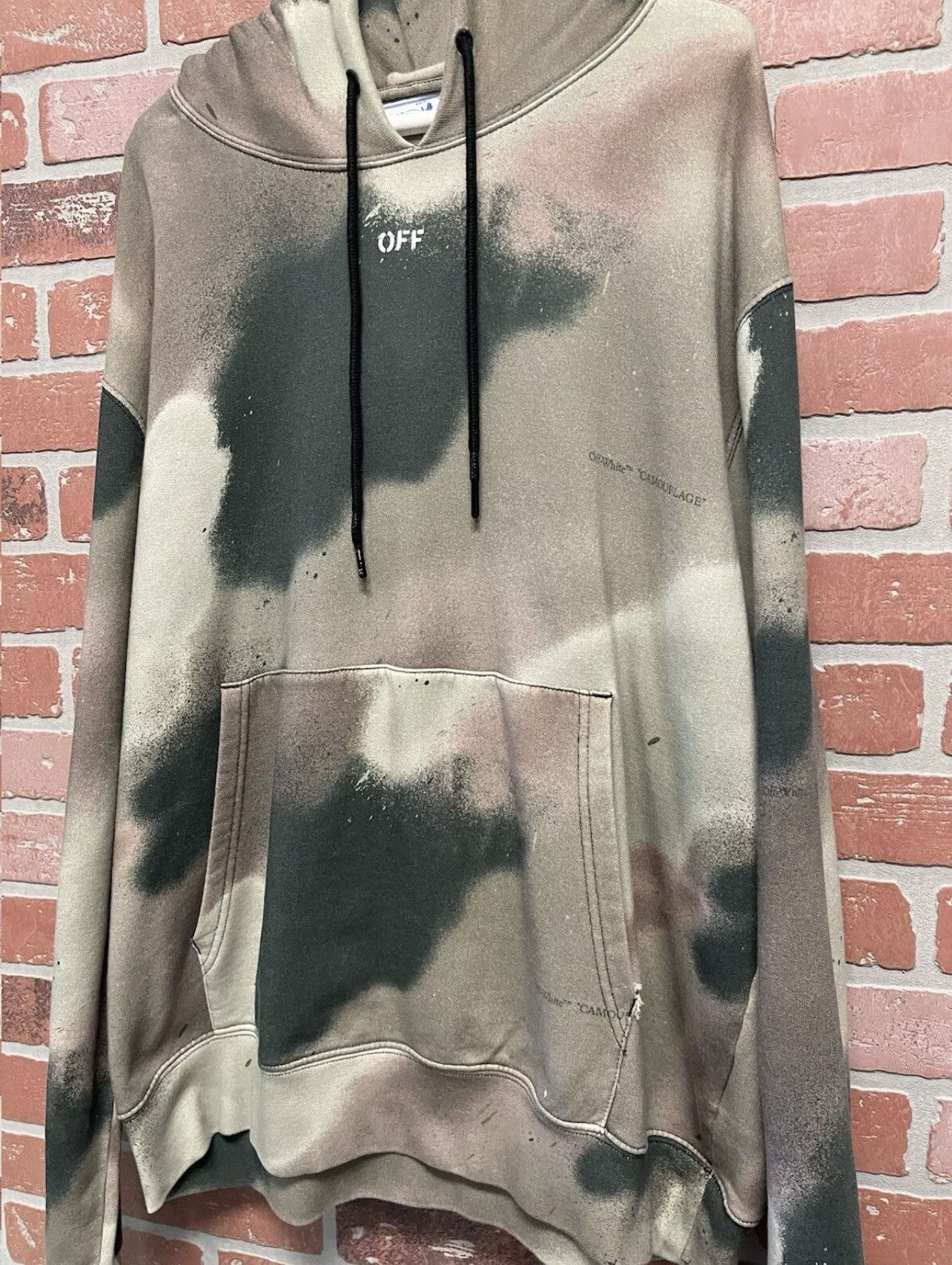 Off-White Size XXL - OFF-WHITE Camo Caravaggio Stencil Print Size US XXL / EU 58 / 5 - 3 Thumbnail