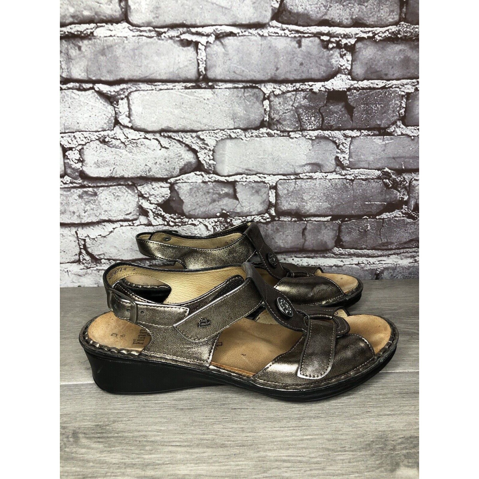 Other FINN COMFORT Adana Pewter Metallic Leather Strap Wedge Sanda Size US 8 / IT 38 - 3 Thumbnail