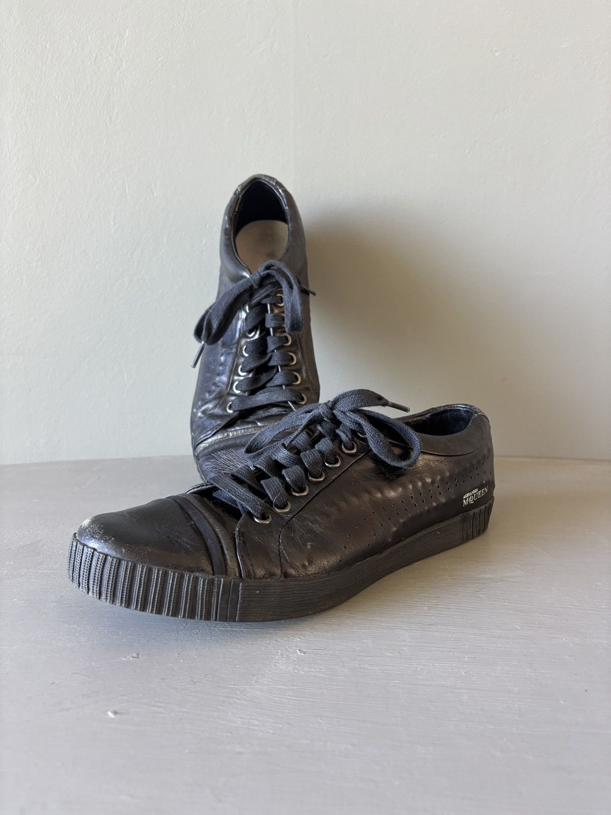 Alexander McQueen × Puma Alexander McQueen x Puma Scarred Street Sneakers 7.5 Black Size US 7.5 / EU 40-41 - 2 Thumbnail