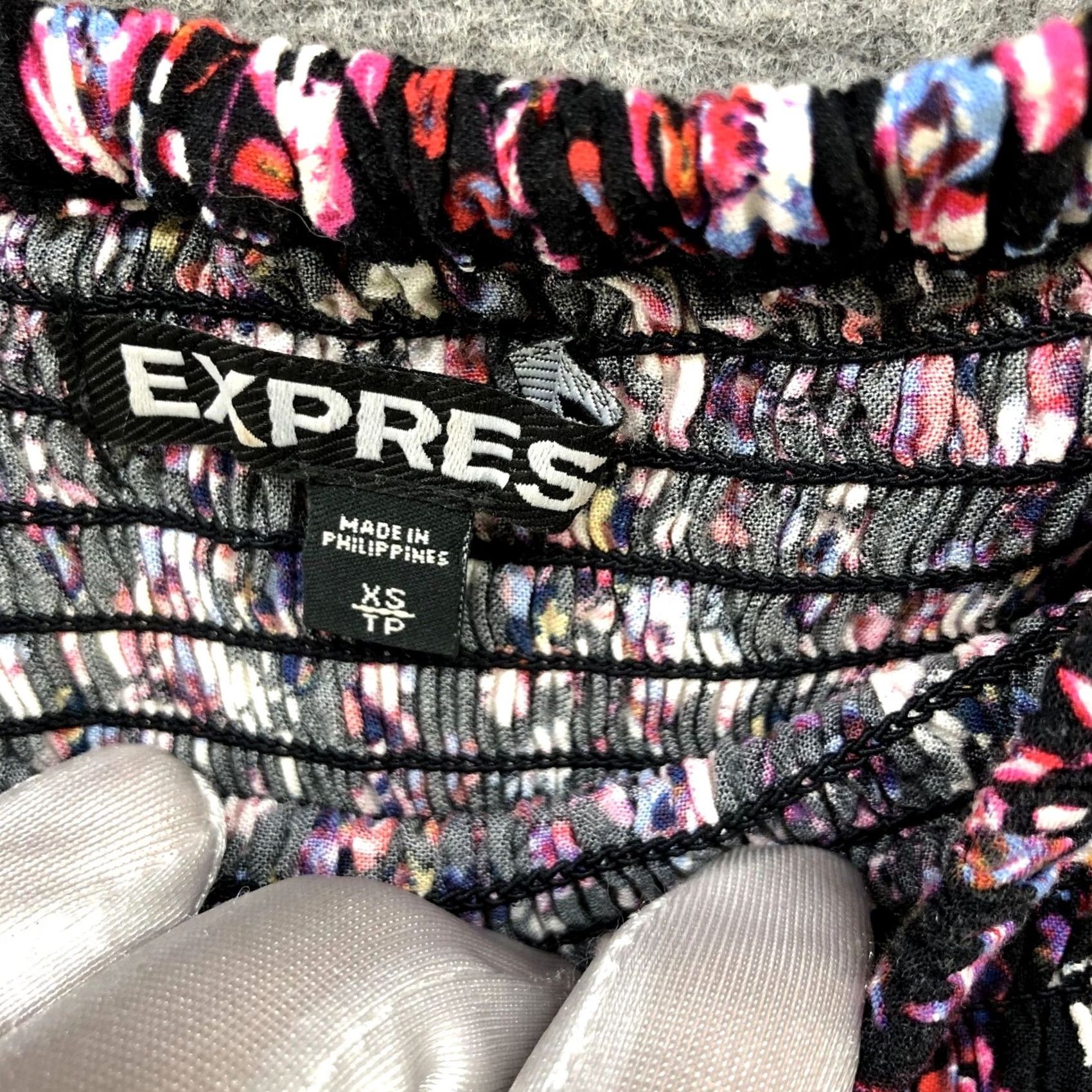 Express Express Mini Dress XS Black Floral Smocked Rayon Short Sleeve Pockets Size 26" / US 2 / IT 38 - 6 Thumbnail