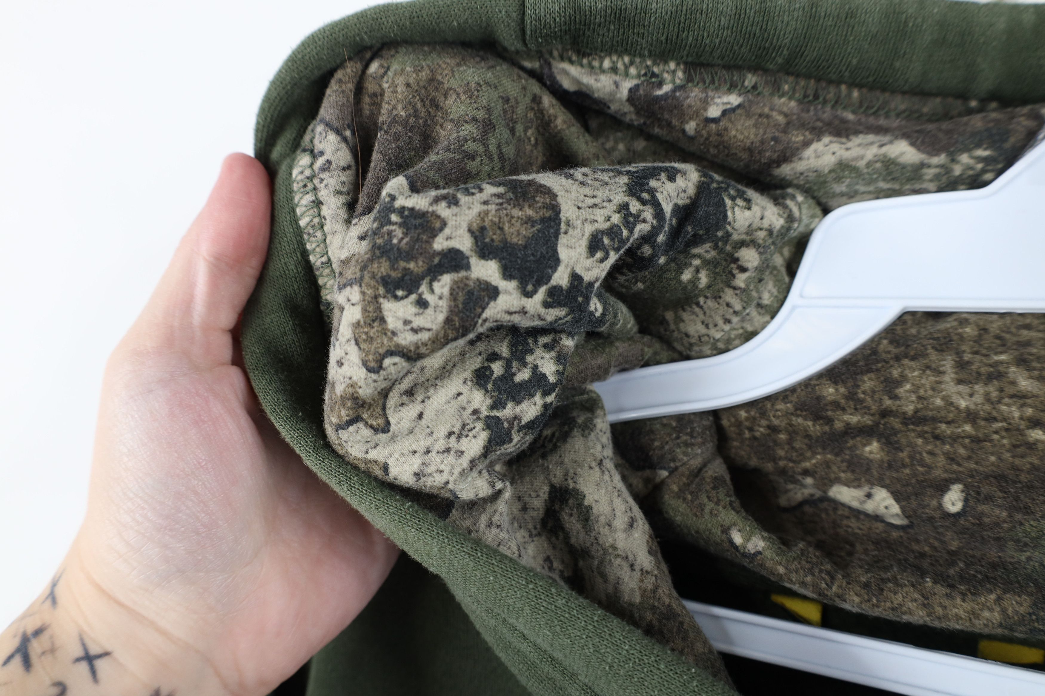 Cabelas Vintage Y2K Cabelas Spell Out Script Camouflage Hoodie Green Size US M / EU 48-50 / 2 - 10 Thumbnail