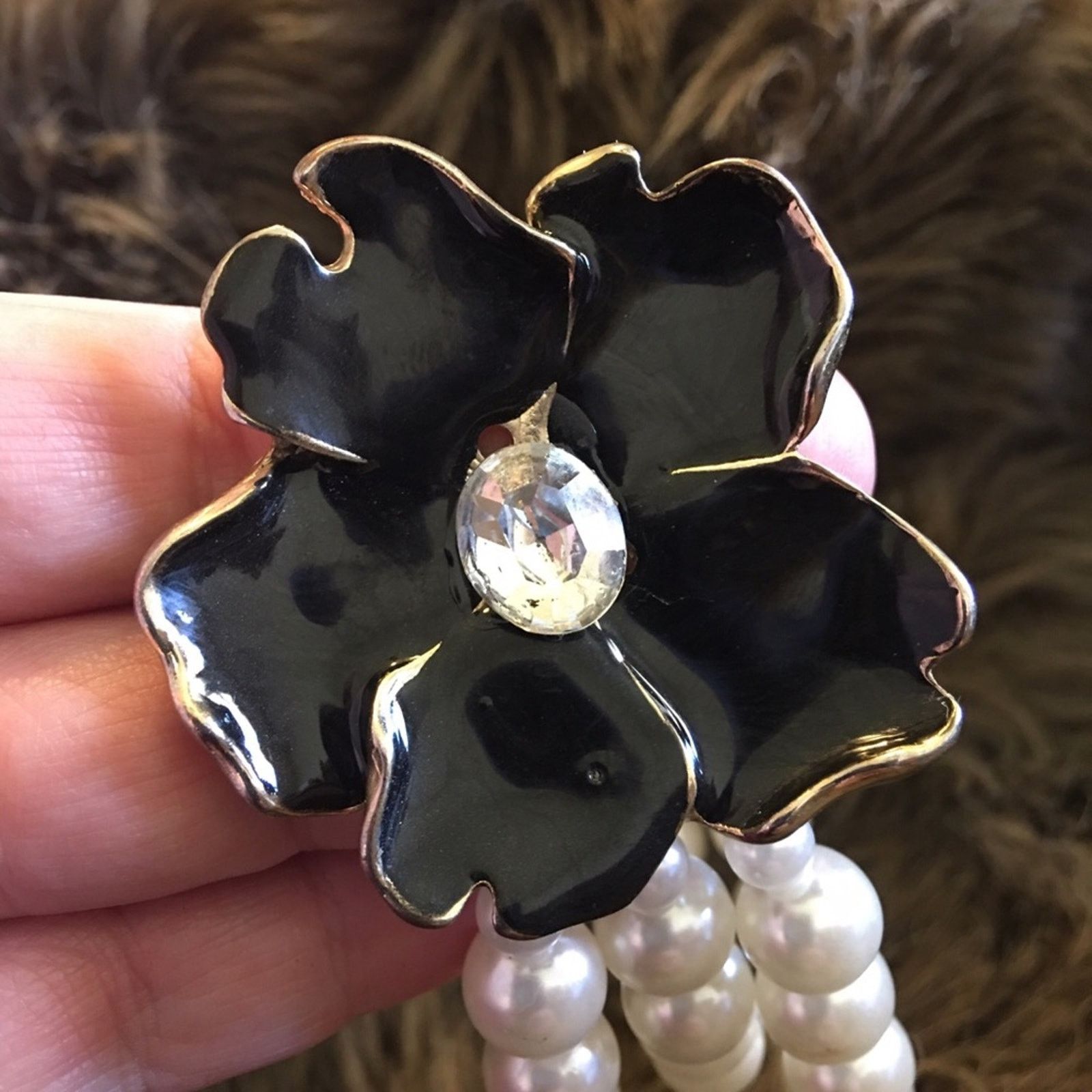 Jewelry Triple strand pearl enamel flower stretch bracelet Size ONE SIZE - 7 Thumbnail