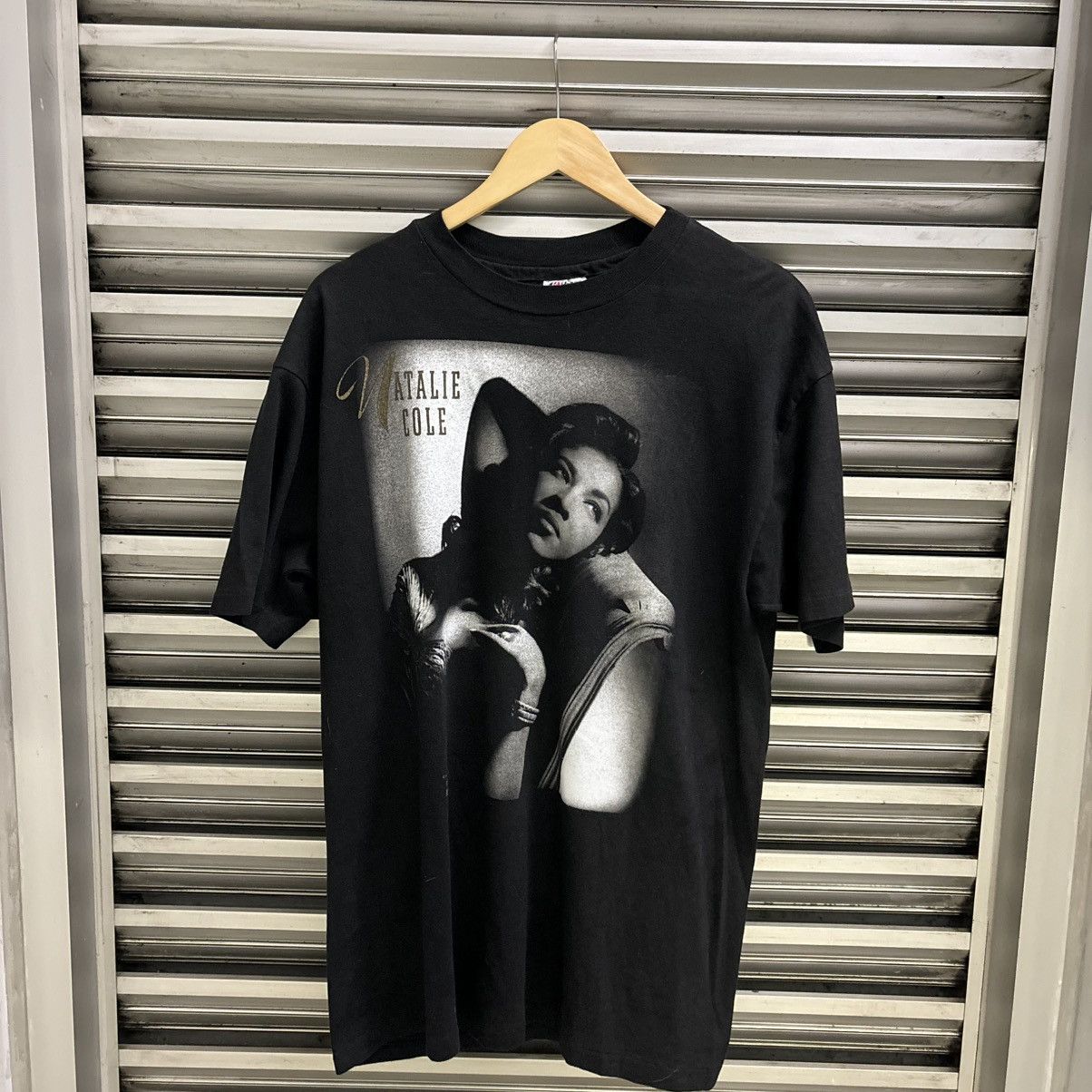 Band Tees × Vintage Vintage Natalie Cole Tribute Tee – Hanes Beefy-T XL Size US XL / EU 56 / 4 - 1 Thumbnail