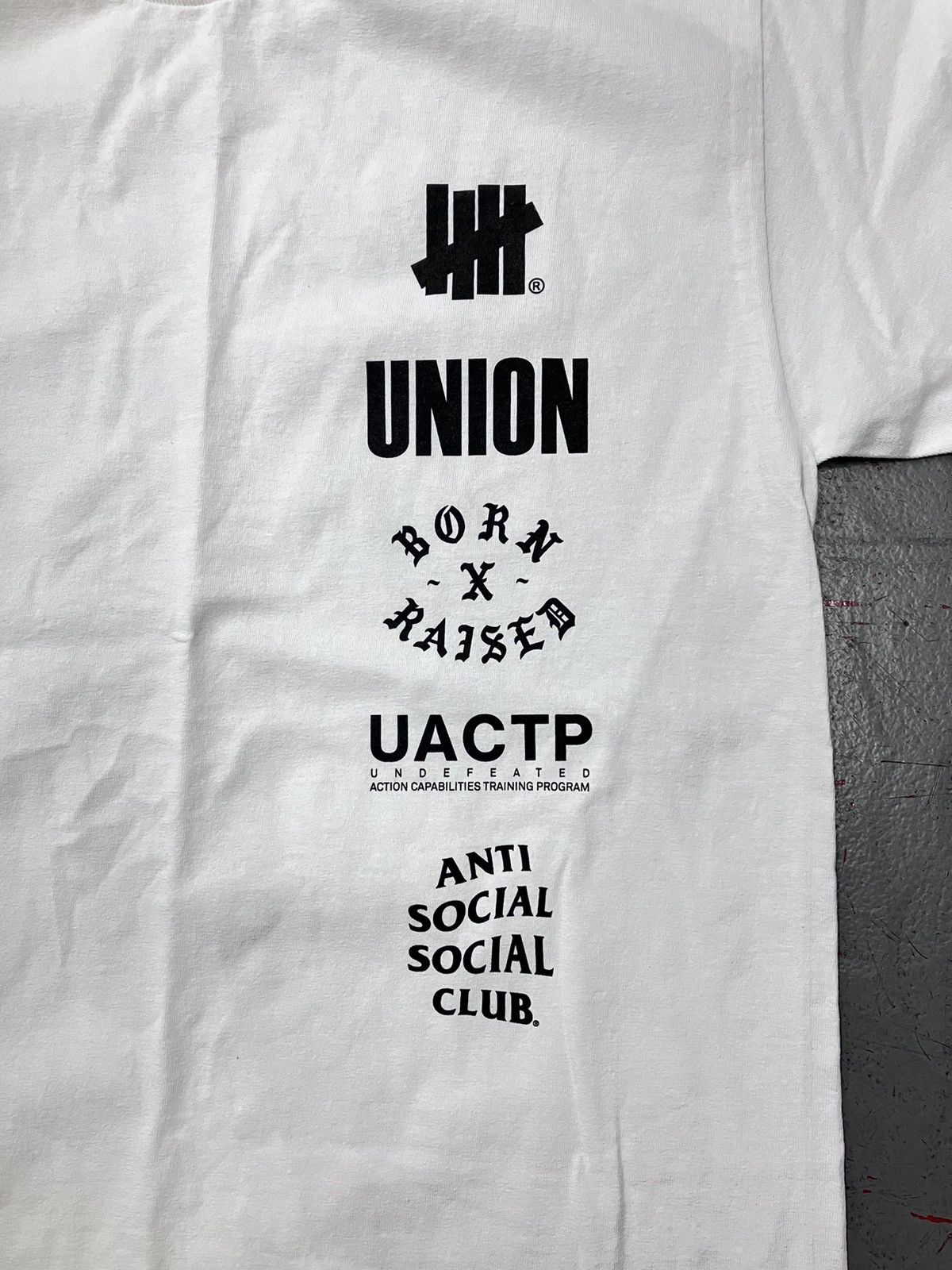 Born X Raised × Undefeated × Union LA Undefeated x Union x Born X Raised Toy Drive Tee Medium Size US M / EU 48-50 / 2 - 3 Thumbnail