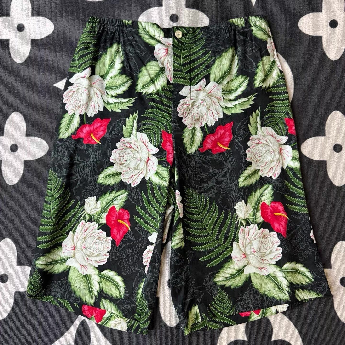 Gucci Multi Floral Print Casual Shorts Size US 27 - 1 Thumbnail