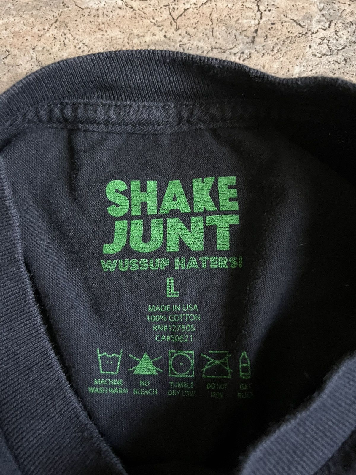 Vintage Vintage 00s SHAKE JUNT Skate Shirt Size US L / EU 52-54 / 3 - 4 Thumbnail