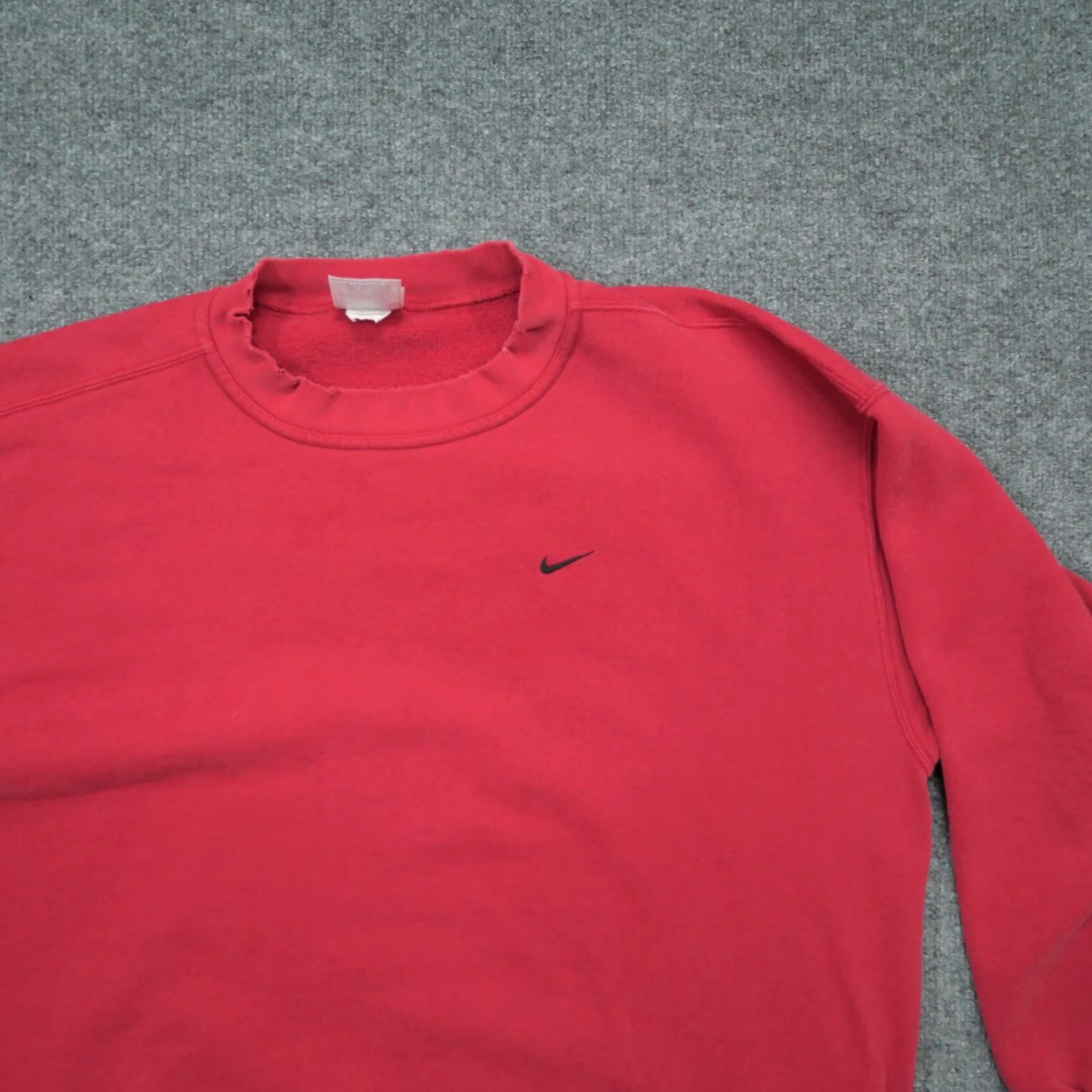 Nike VINTAGE Nike Sweatshirt Adult XL Red Pullover 90s Grunge Distressed Mini Swoosh Embroidered Mens Pullover Sweatshirt 90s Size US XL / EU 56 / 4 - 2 Thumbnail