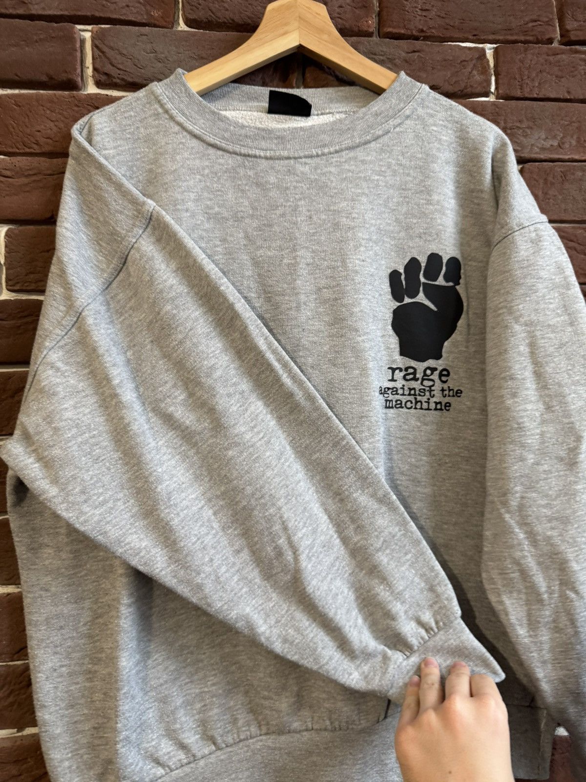 Band Tees RARE Vintage Rage Aginst The Machine RATM Fist Sweatshirt Size US L / EU 52-54 / 3 - 2 Thumbnail