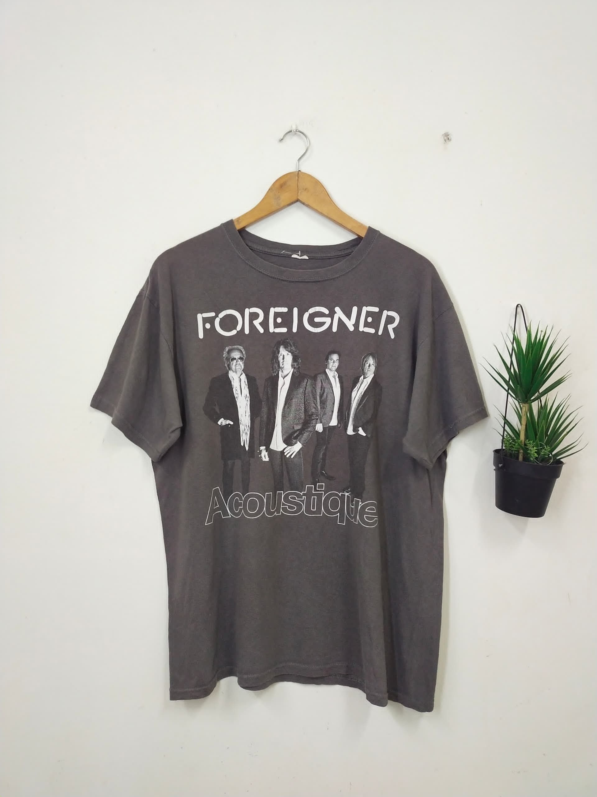 Band Tees Vintage Foreigner Rock Band T shirt photo print t shirt Size US XL / EU 56 / 4 - 1 Thumbnail