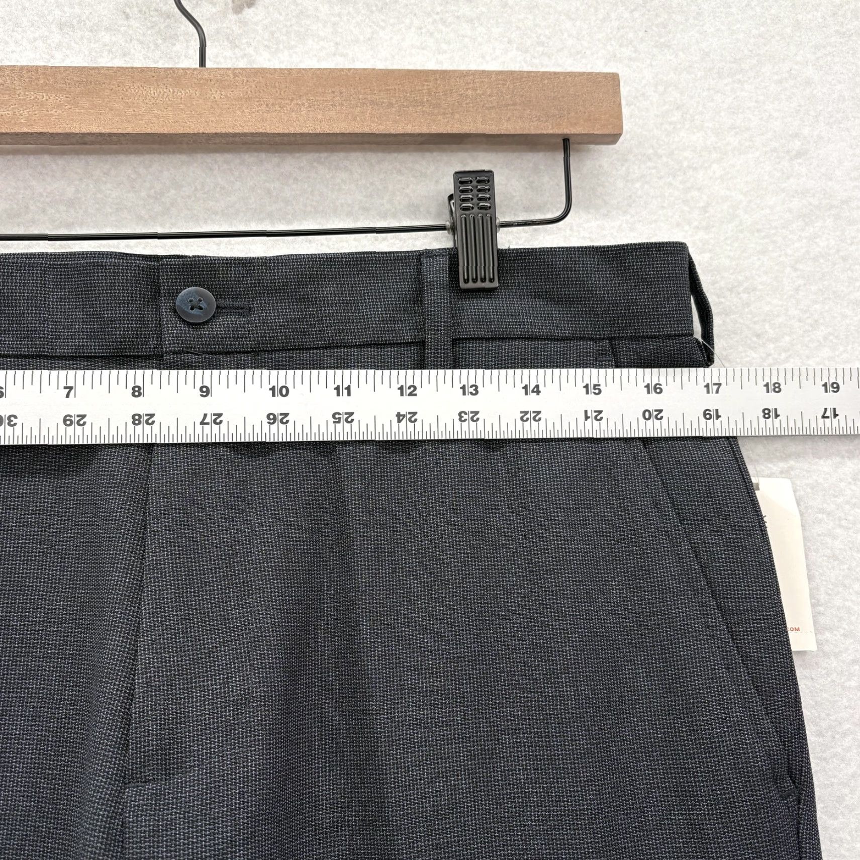 Van Heusen Van Heusen Pants Mens 32x30 Gray Traveler Straight Fit Non Iron Dress Slacks NWT Size US 32 / EU 48 - 6 Thumbnail