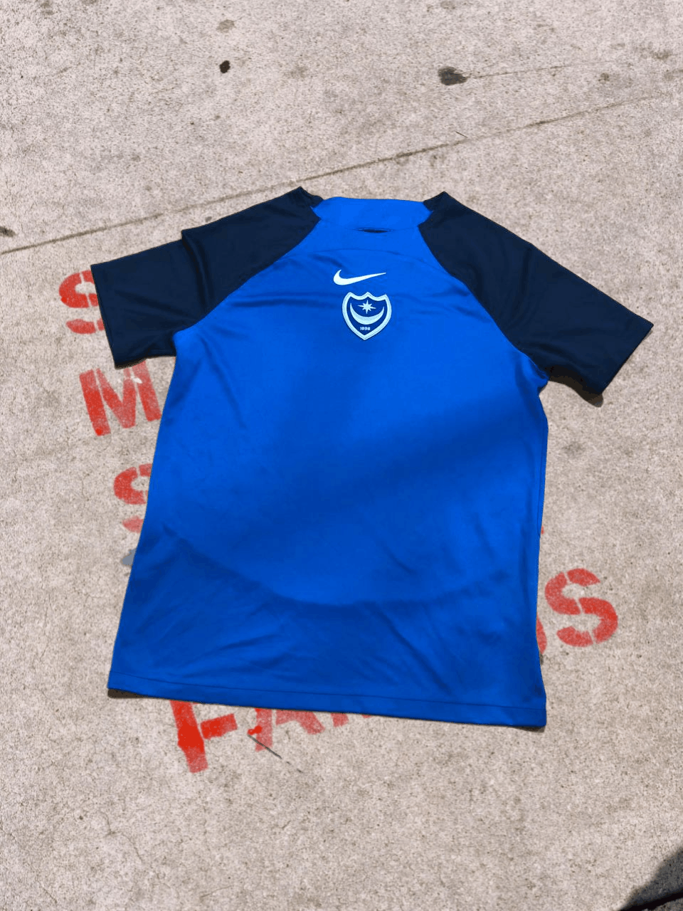 Nike VINTAGE NIKE Portsmouth Retro Football Shirt Blue Size US L / EU 52-54 / 3 - 1 Thumbnail