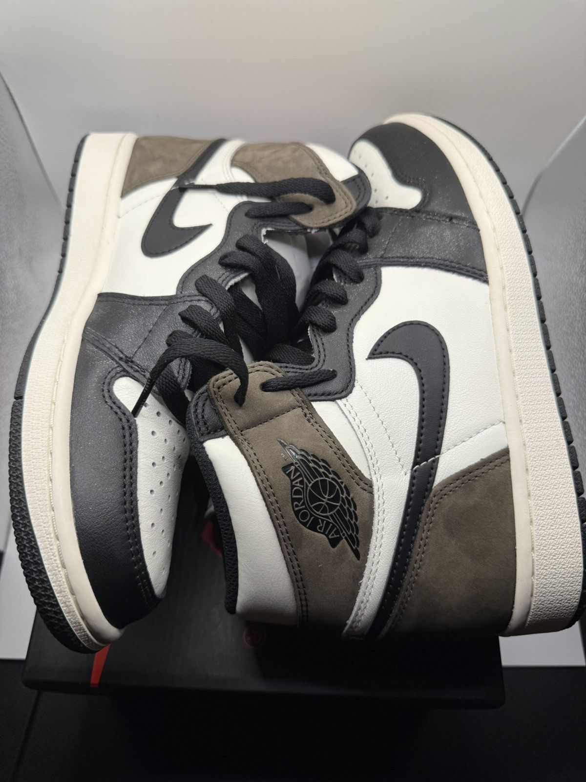 Jordan Brand Jordan 1 Retro High Dark Mocha Size US 9 / EU 42 - 9 Thumbnail