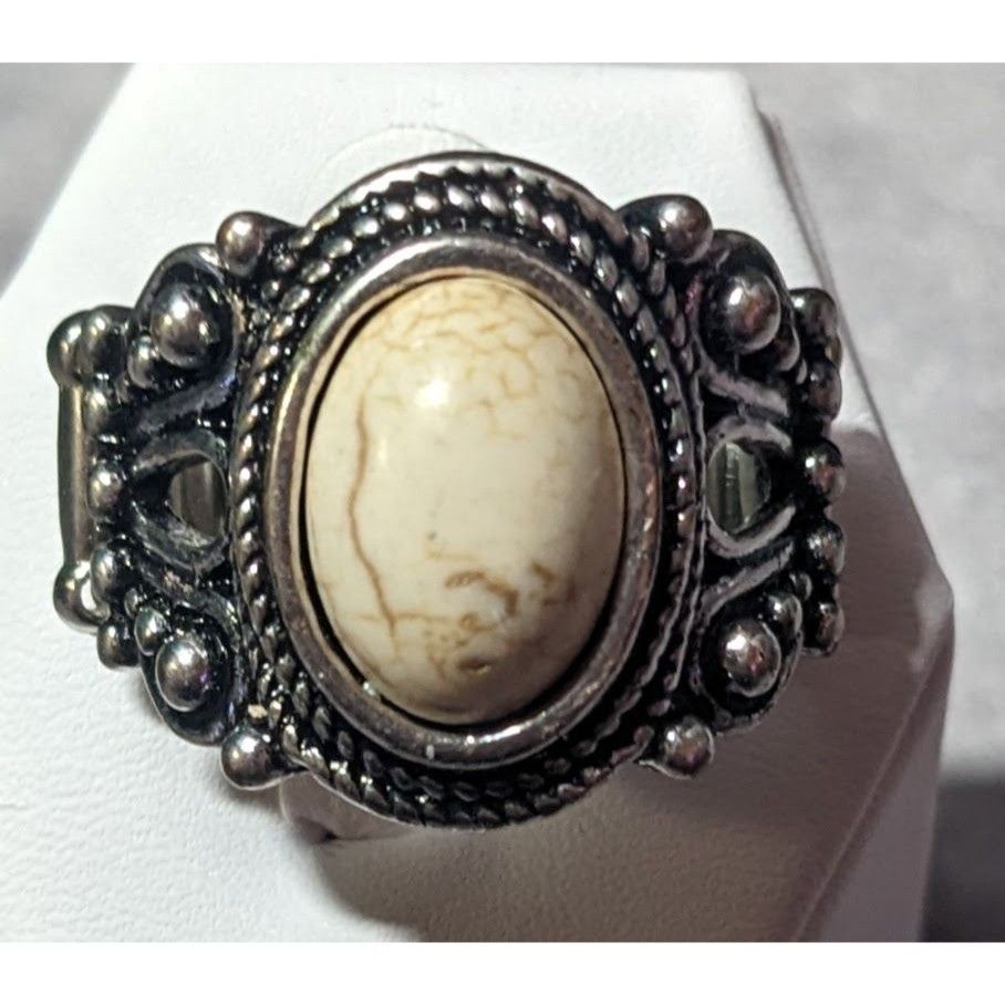 Other Victorian Style Silver Tone Stretch Ring With Marbled White Size ONE SIZE - 10 Thumbnail
