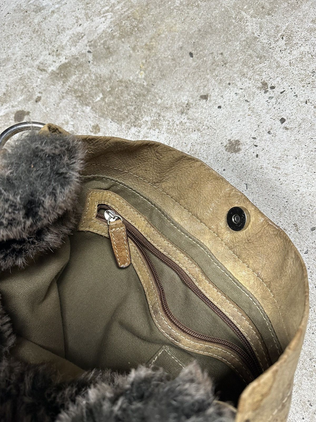 Japanese Brand Vintage Y2K Faux Fur Avant Garde Japanese Shoulder Bag Size ONE SIZE - 12 Thumbnail