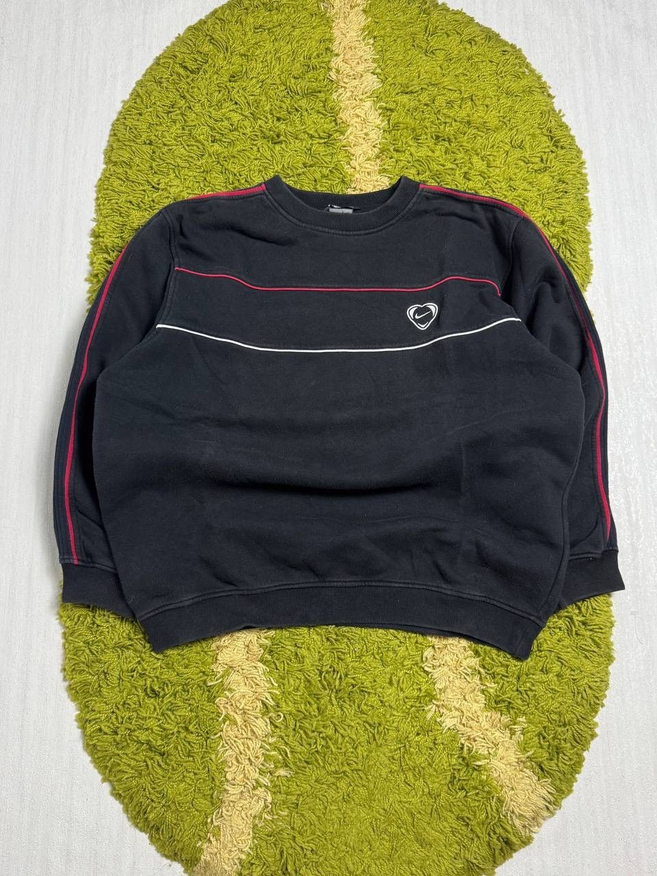 Nike Vintage Nike Embroidered Logo Faded Sweatshirt Size US L / EU 52-54 / 3 - 1 Thumbnail