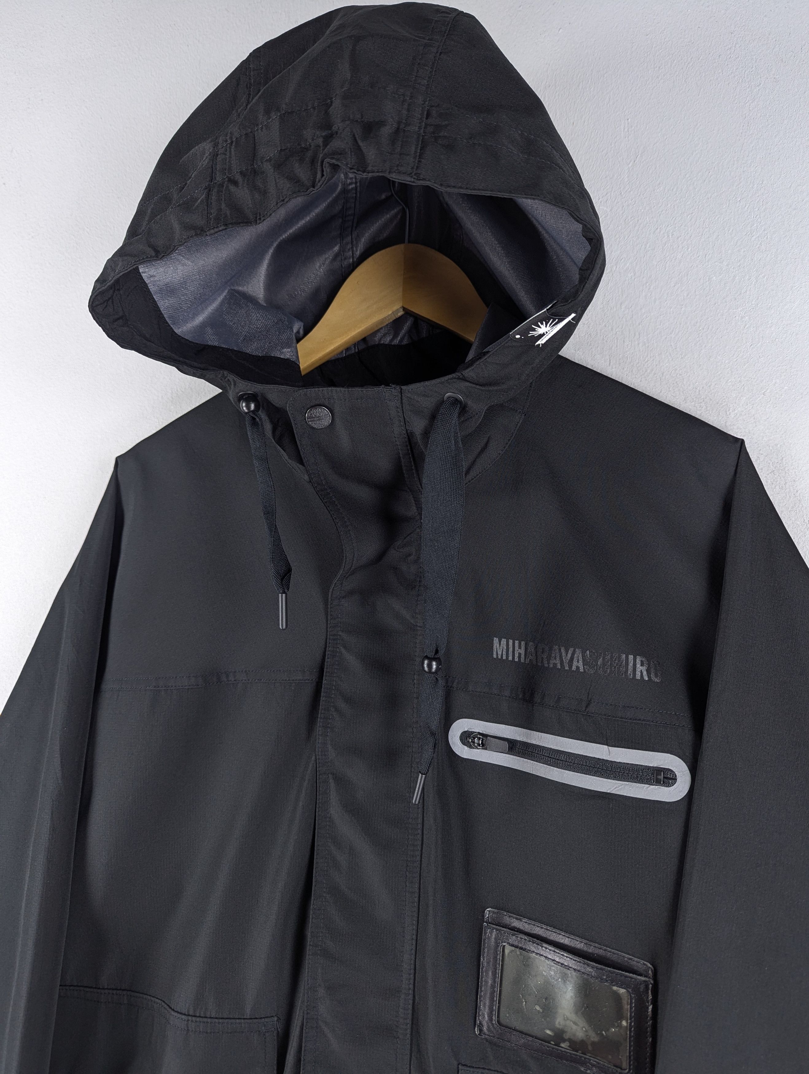 GU × Maison MIHARA YASUHIRO MIHARAYASUHIRO x GU Waterproof Techtical Mountain Jacket Size US M / EU 48-50 / 2 - 5 Thumbnail