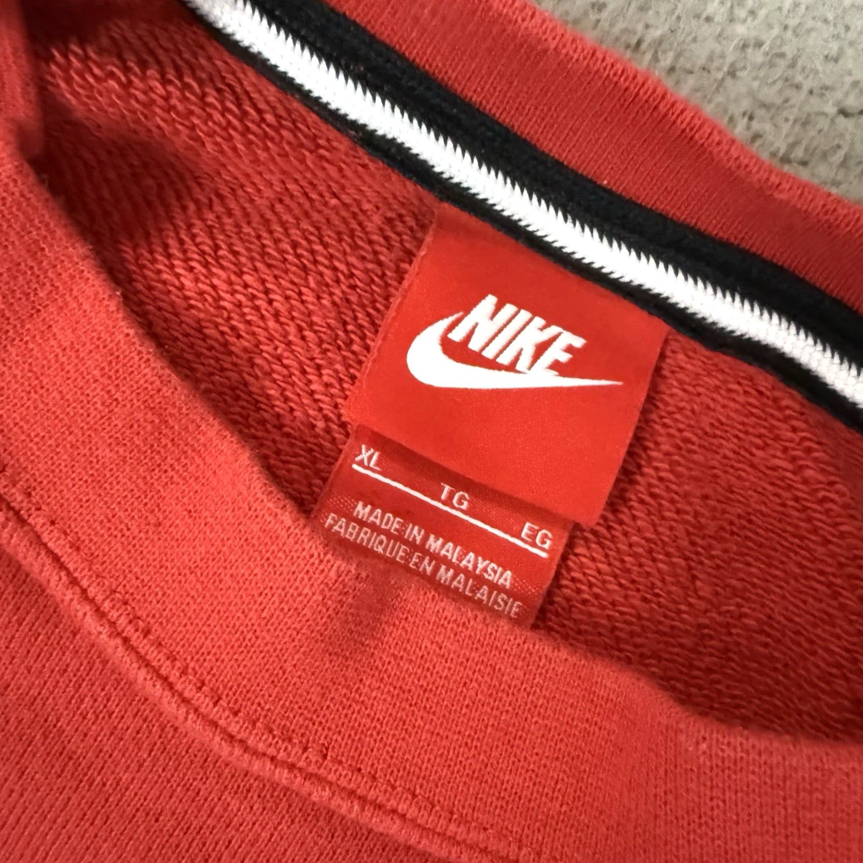 Nike VINTAGE Nike Sweatshirt Mens XL Red Embroidered Pullover Swoosh Crewneck 90s Vtg Size US XL / EU 56 / 4 - 4 Thumbnail
