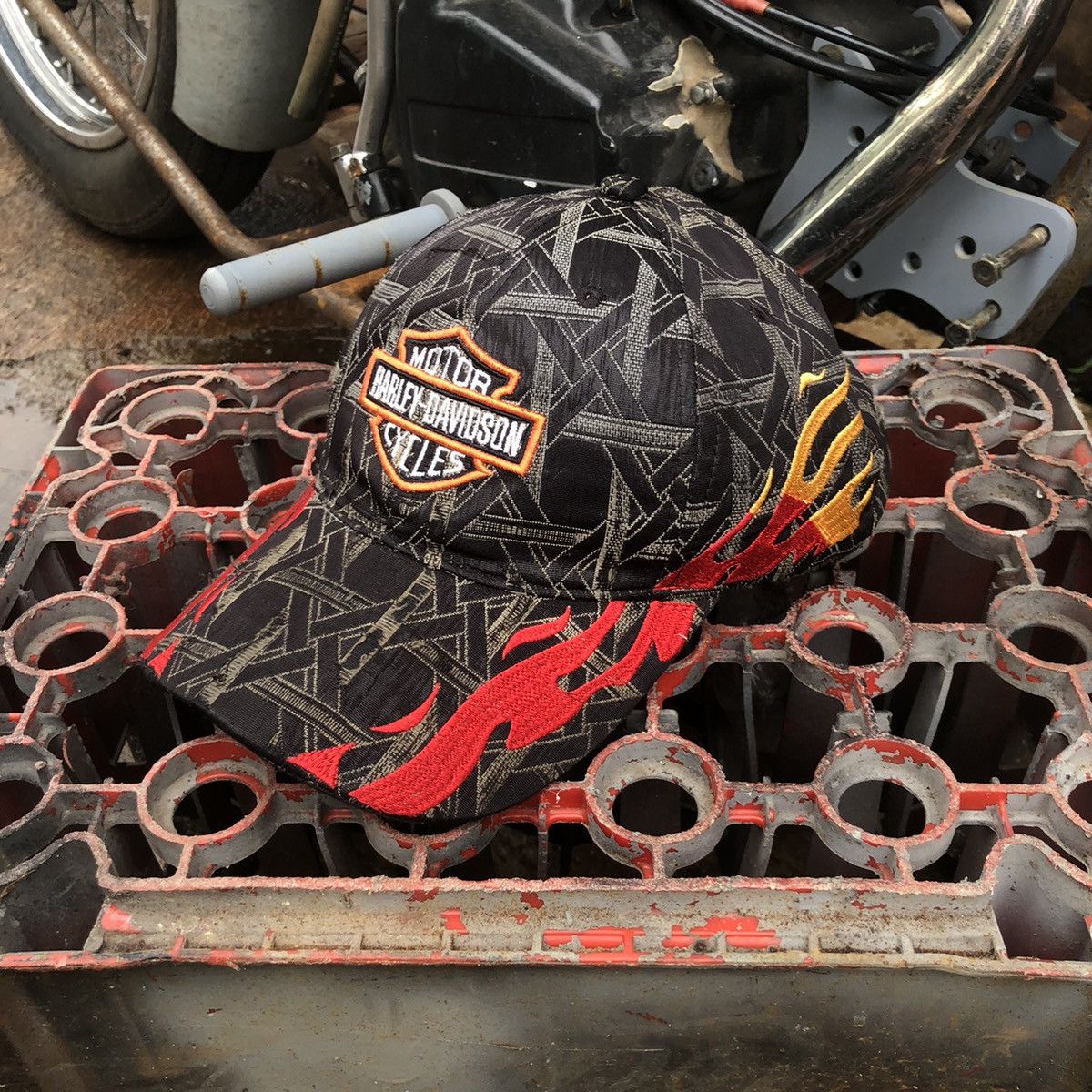 Harley Davidson 🔥RARE🔥 Vintage Harley Davidson Spell Out Flame Hat Size ONE SIZE - 4 Thumbnail