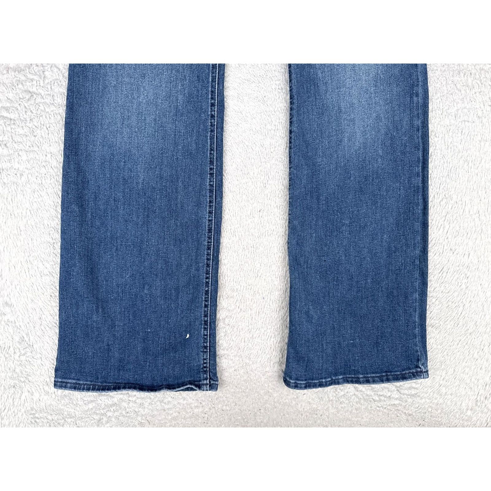 Old Navy Old Navy Wow Flare Jeans Womens 14 Blue Med Wash High Rise Stretch 32x31 Denim Jeans Womens 14 Blue Medium Wash Flared Stretch Old Navy Jeans Mens? Size 36" / US 14 / IT 50 - 2 Thumbnail