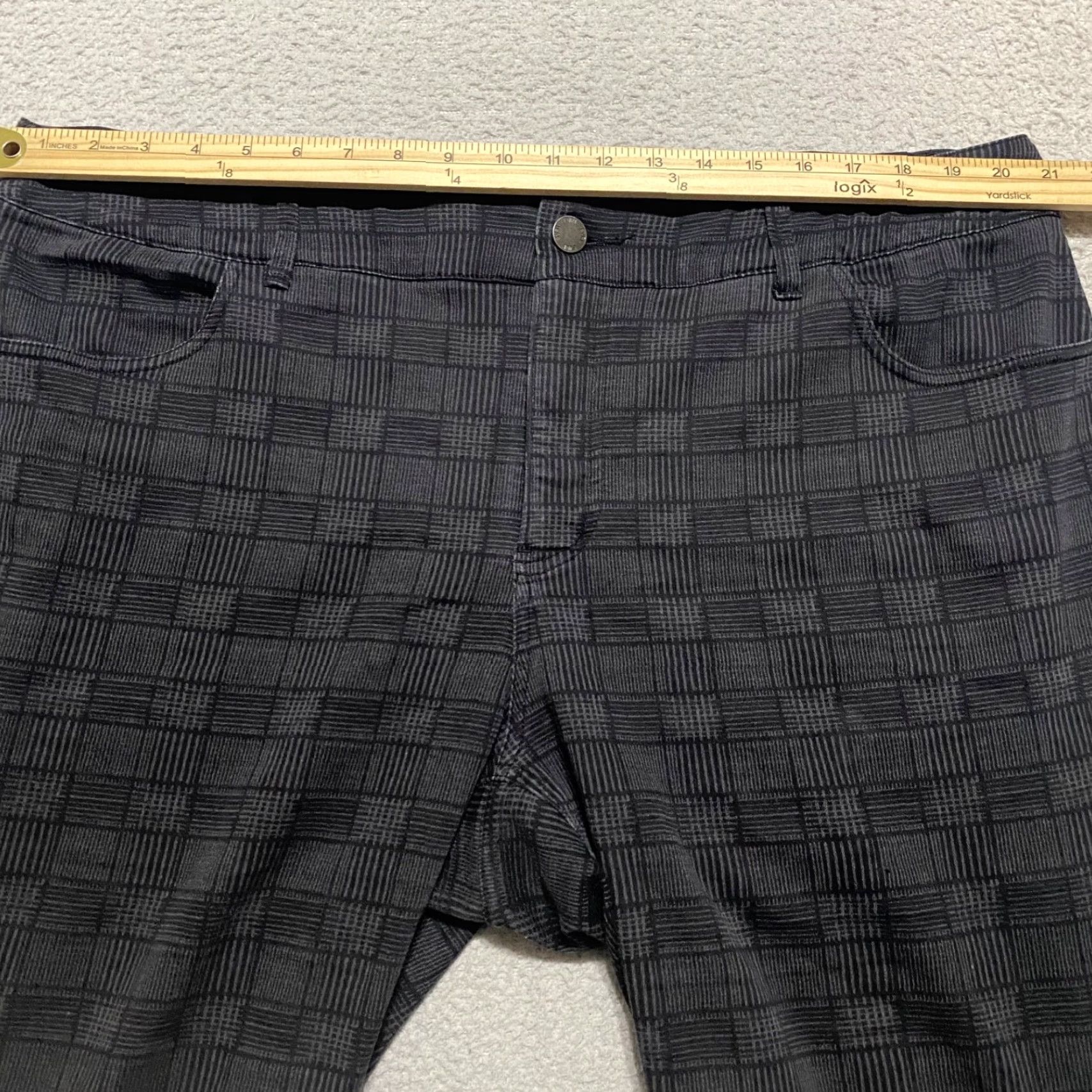 Vintage Evri Women's Plus Pants Gray Plaid Ankle 18W Waist 42 in Stretch Cotton Blend Nylon Polyester Spandex Casual Business Women Regular Skinny Size 40" / US 18 - 5 Thumbnail