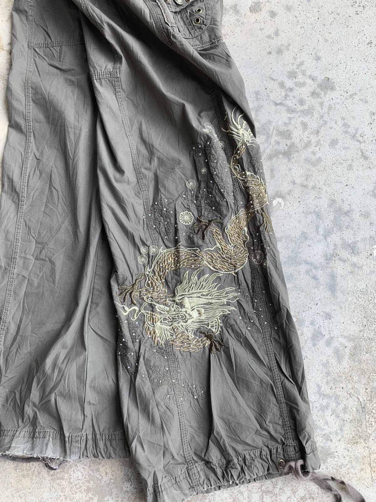 Other Distressed Embroidered Dragon Cargo Pants Size 32" / US 10 / IT 46 - 7 Thumbnail