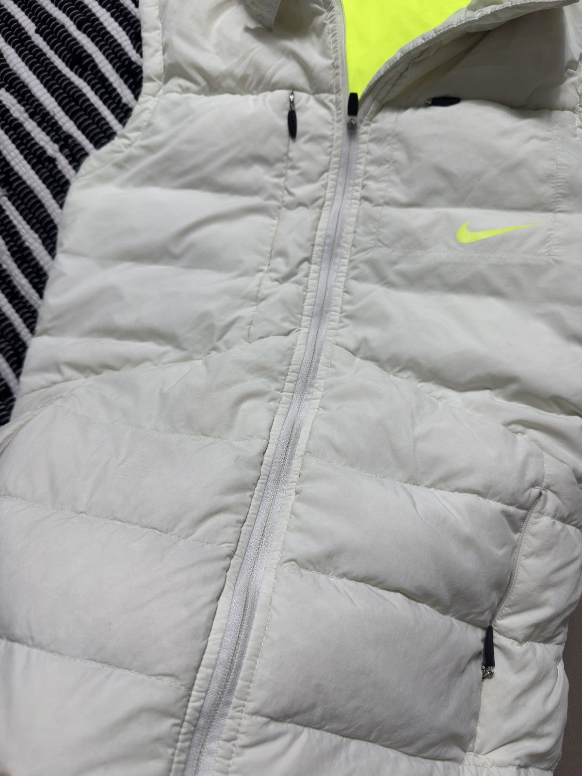 Nike VINTAGE NIKE 2000s WHITE DOWN PUFFER VEST Size XS / US 0-2 / IT 36-38 - 8 Thumbnail