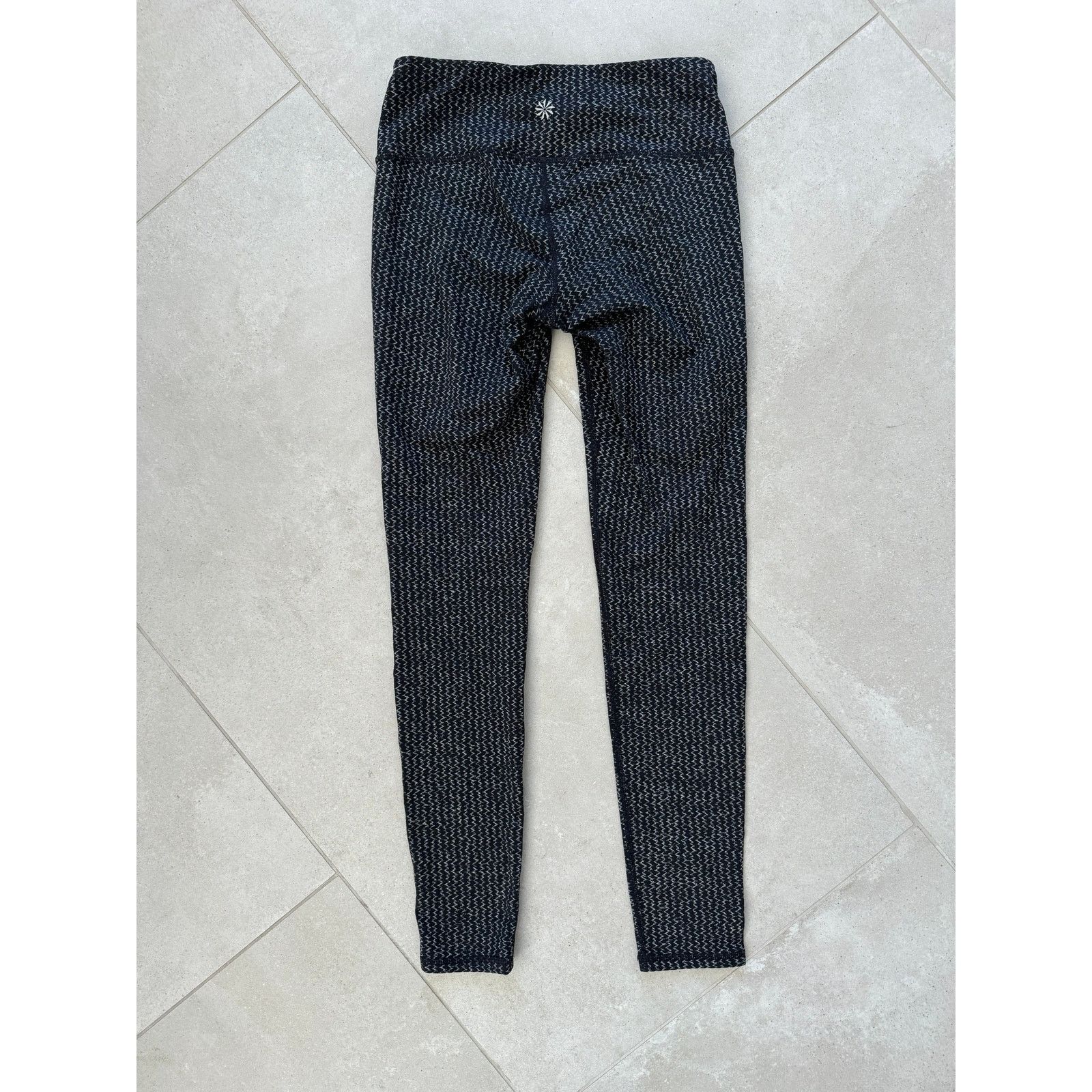 Athleta Athleta Chaturanga Tight Legging, Zig-Zag Black/White Size 24" / US 00 / IT 34 - 3 Thumbnail