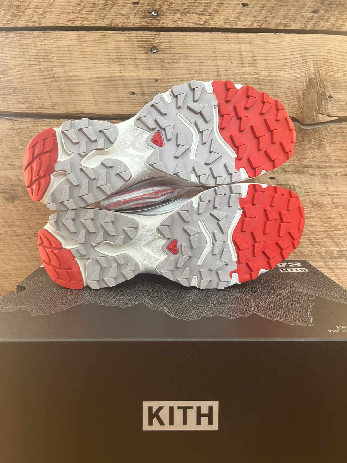 Kith × Salomon Salomon x Kith XT-4K Kithmas White Red L47771800 Size US 9.5 / EU 42-43 - 6 Thumbnail