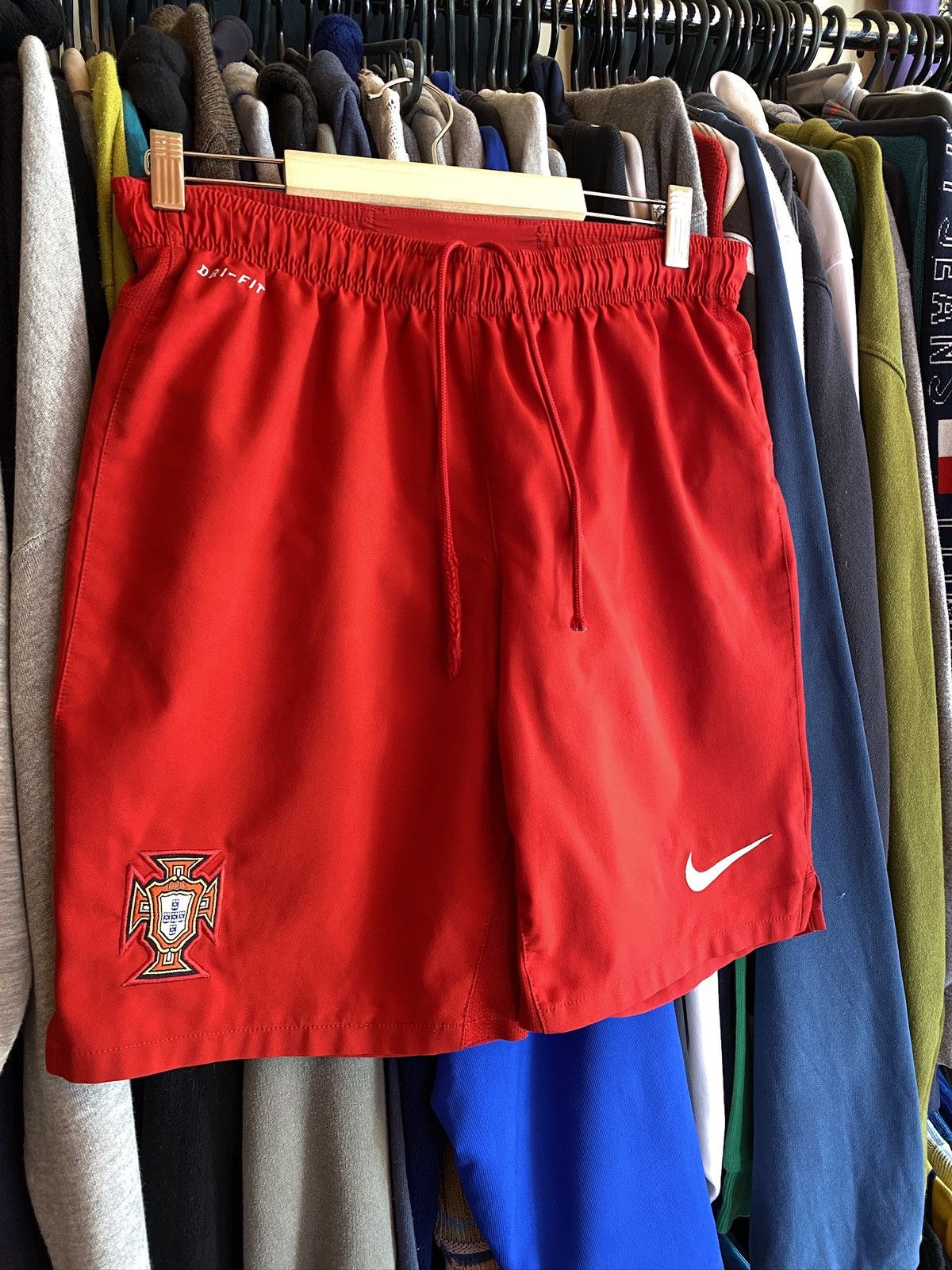 Nike VINTAGE NIKE PORTUGAL SOCCER SHORTS Size US 31 - 2 Thumbnail