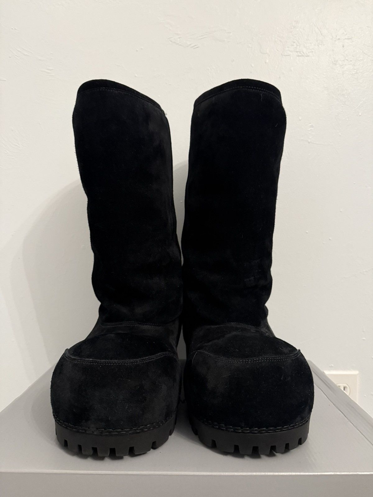 Balenciaga Balenciaga Alaska Fur High Boots Fall24’ Size US 9 / EU 42 - 2 Thumbnail