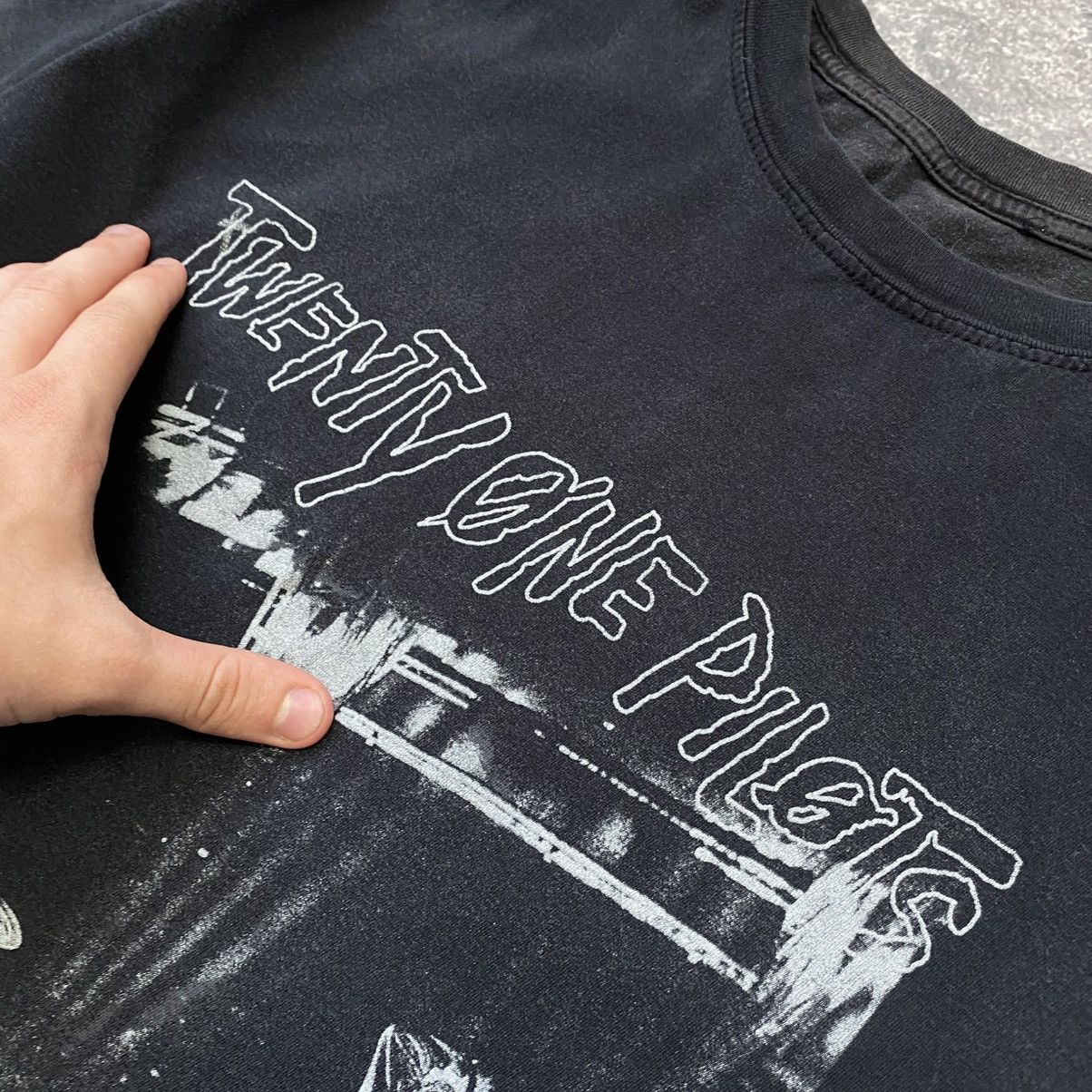 Band Tees × Vintage Vintage Twenty One Pilots Big Graphic logo band tee Size US M / EU 48-50 / 2 - 3 Thumbnail