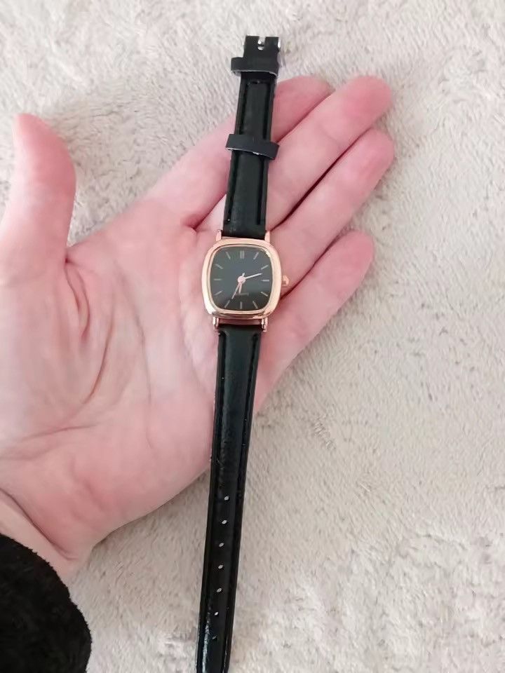 Jewelry 2000s vintage style cute square black leather luxury watch Size ONE SIZE - 1 Thumbnail