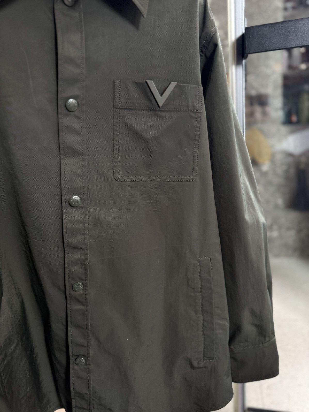 Valentino Valentino shirt with Valentino V Size US L / EU 52-54 / 3 - 4 Thumbnail