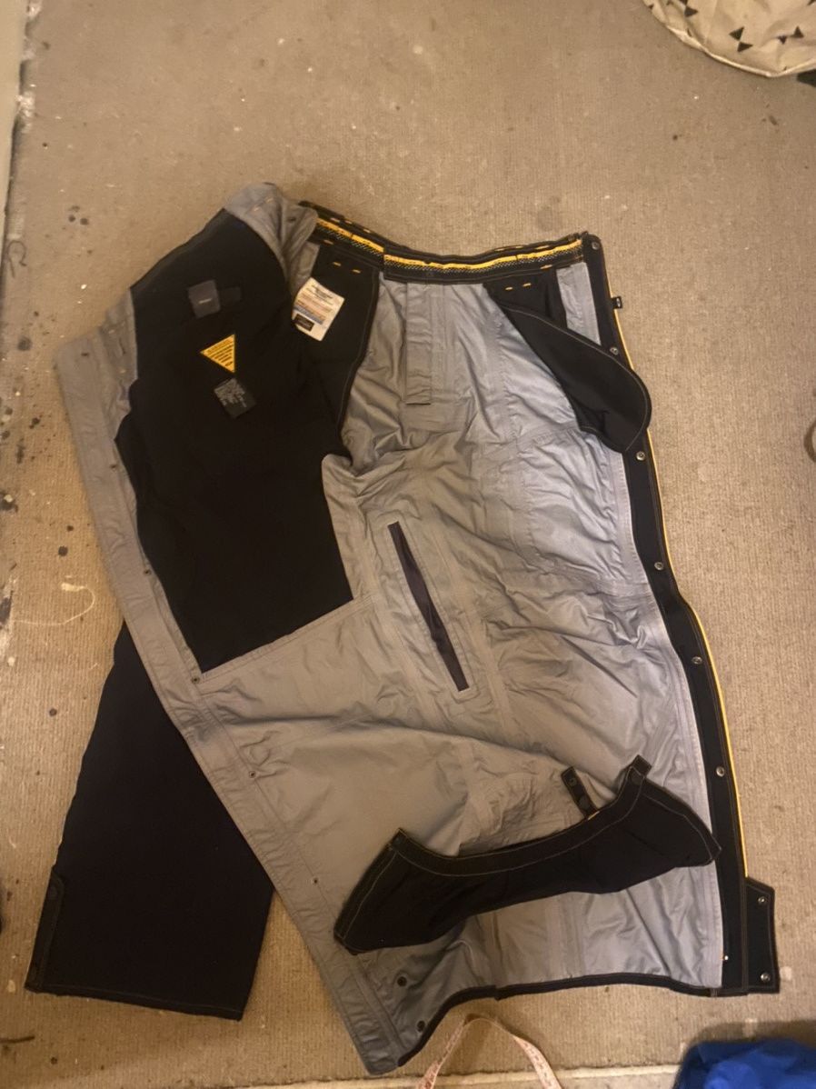 Oakley Oakley software snow pants!! Full side zipper Size US 32 / EU 48 - 6 Thumbnail