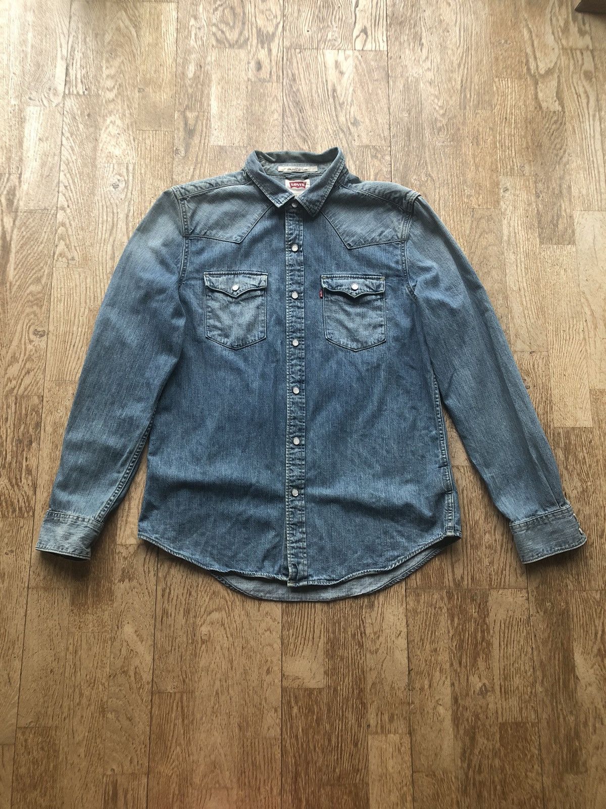 Levi's × Vintage LEVI’S VINTAGE CLASSIC DENIM JEAN BUTTON UP SHIRT Size US L / EU 52-54 / 3 - 1 Thumbnail