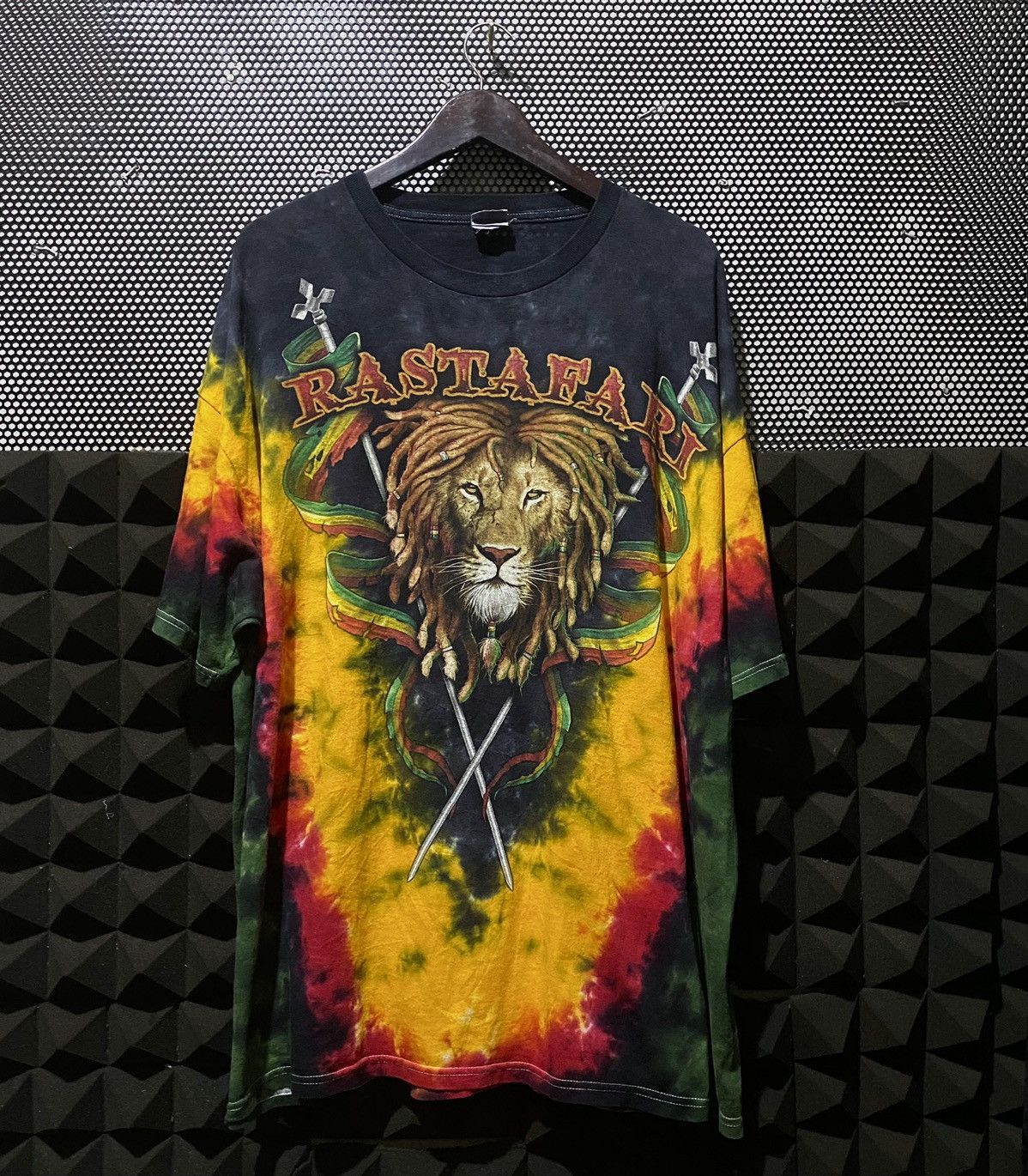 Tshirt Lion Rastafari Reagea Red Yellow Green Bob Marley