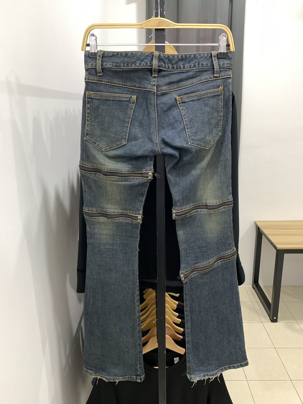 Japanese Brand 2000s Silver Ash Zipper Flared Boot Cut Jeans Size 28" / US 6 / IT 42 - 7 Thumbnail