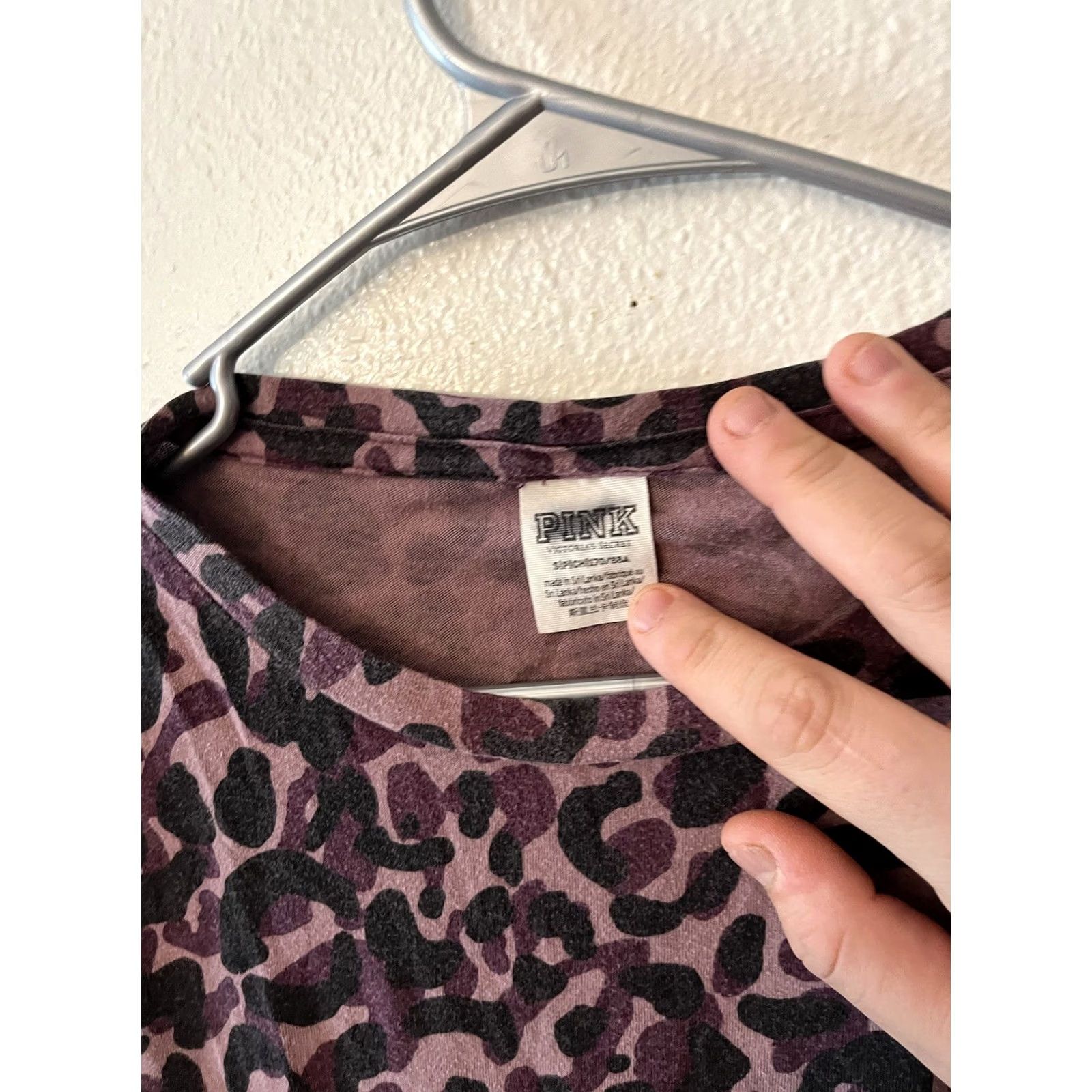 Victoria's Secret Victoria's Secret PINK T-Shirt Maroon Logo Crew Neck Short Sleeve Size S Women Gift Adult Regular Fit Fruitless? Size S / US 4 / IT 40 - 2 Thumbnail