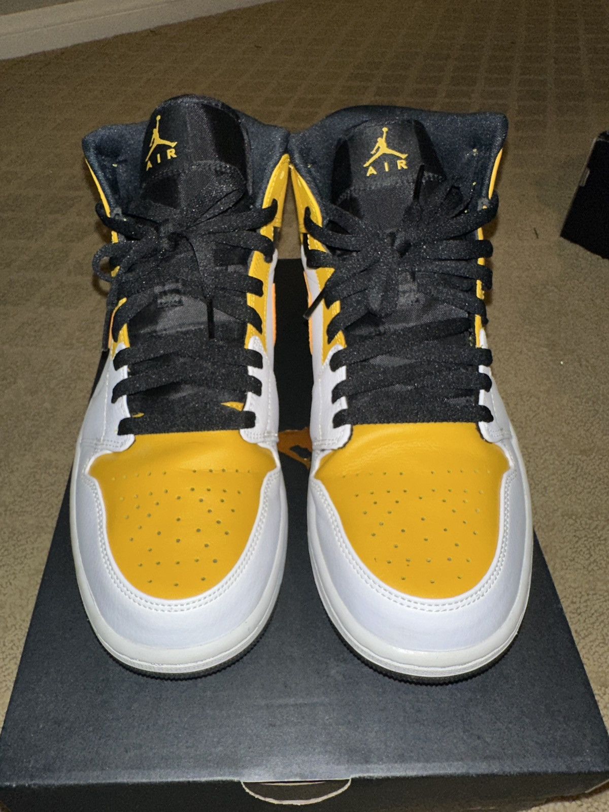Jordan Brand × Nike Air Jordan 1 mid “university gold” Size US 10.5 / EU 43-44 - 1 Thumbnail