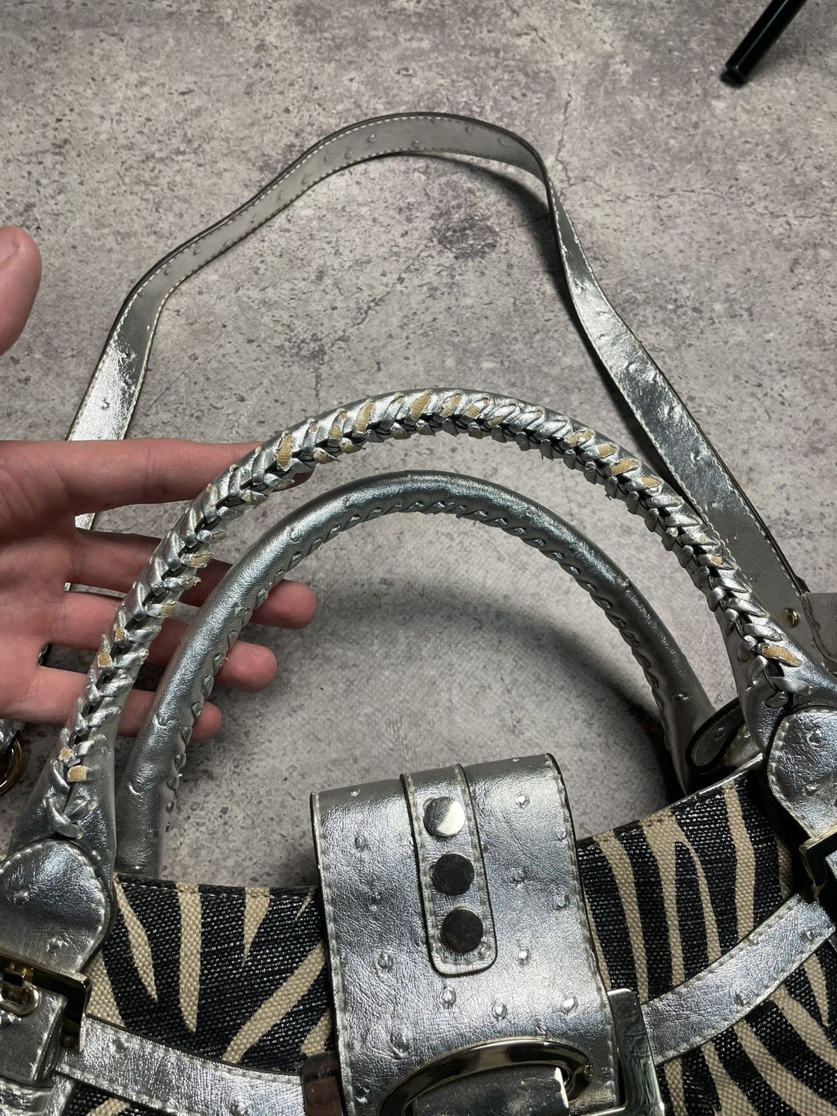 Guess Vintage Guess zebra bag 🦓 Size ONE SIZE - 3 Thumbnail