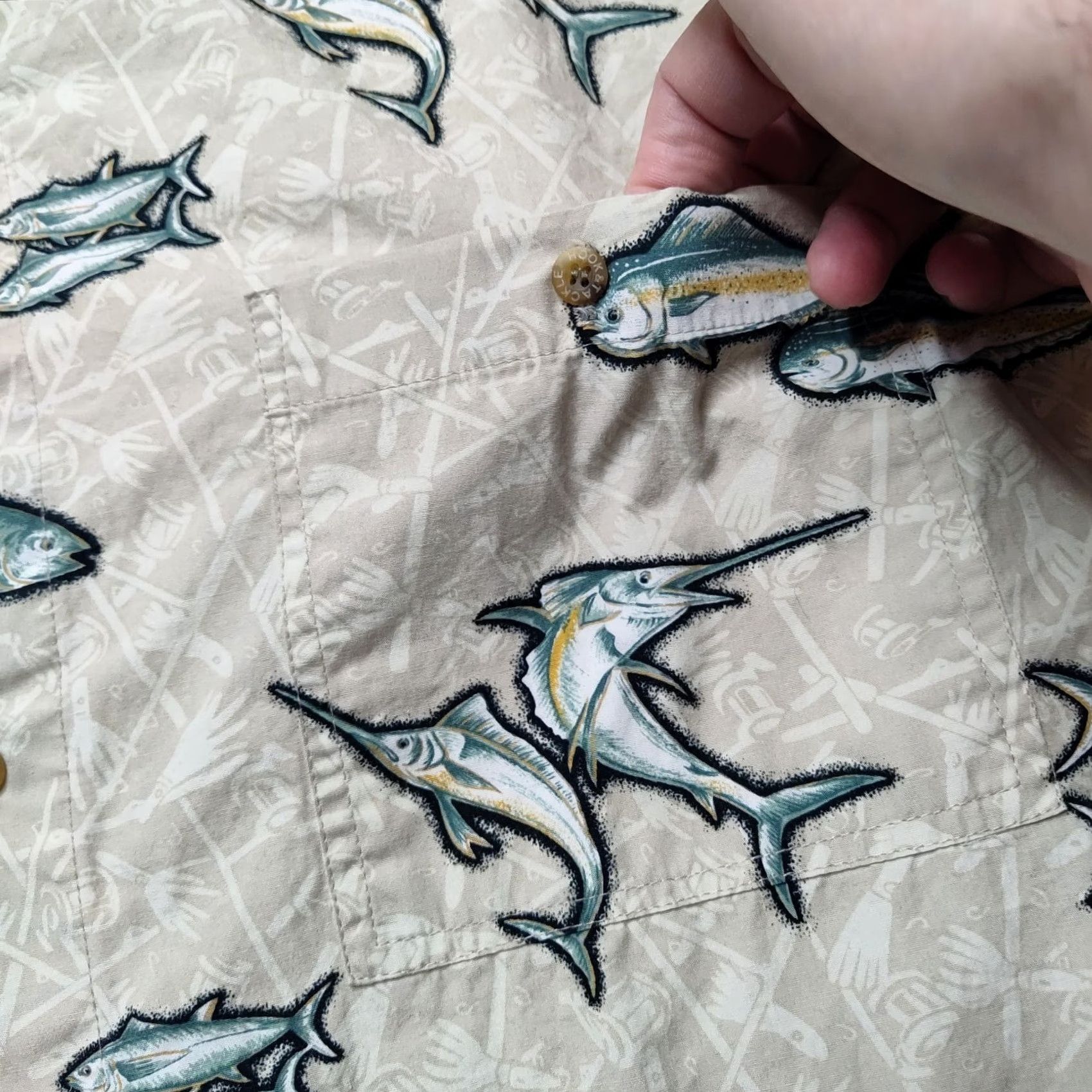 Gloverall Hook & Tackle Men L Allover Fish Print Short Sleeve Button-Up Shirt Size US L / EU 52-54 / 3 - 4 Thumbnail