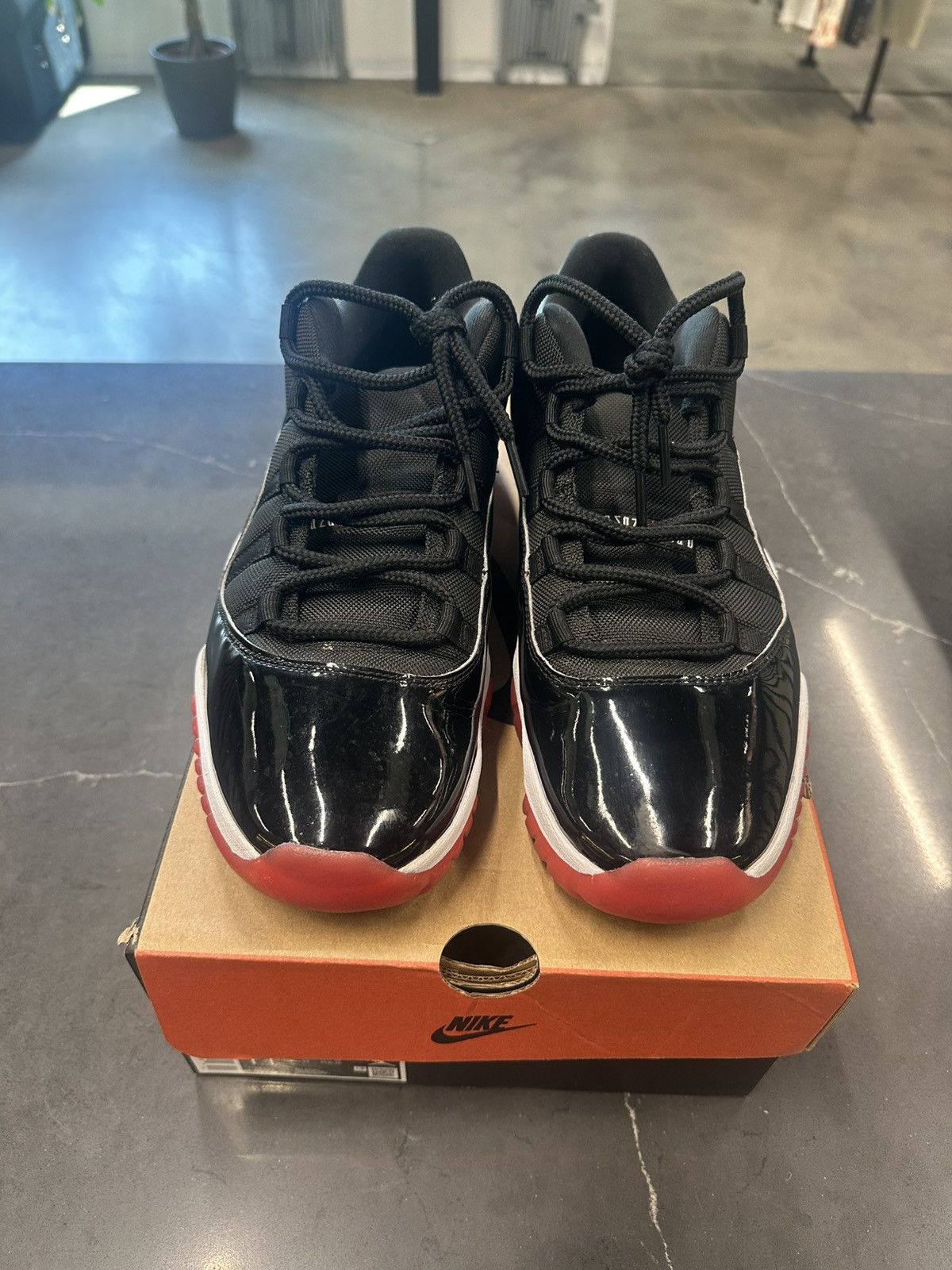 Jordan Brand Jordan 11 retro low bred Size US 11 / EU 44 - 2 Thumbnail