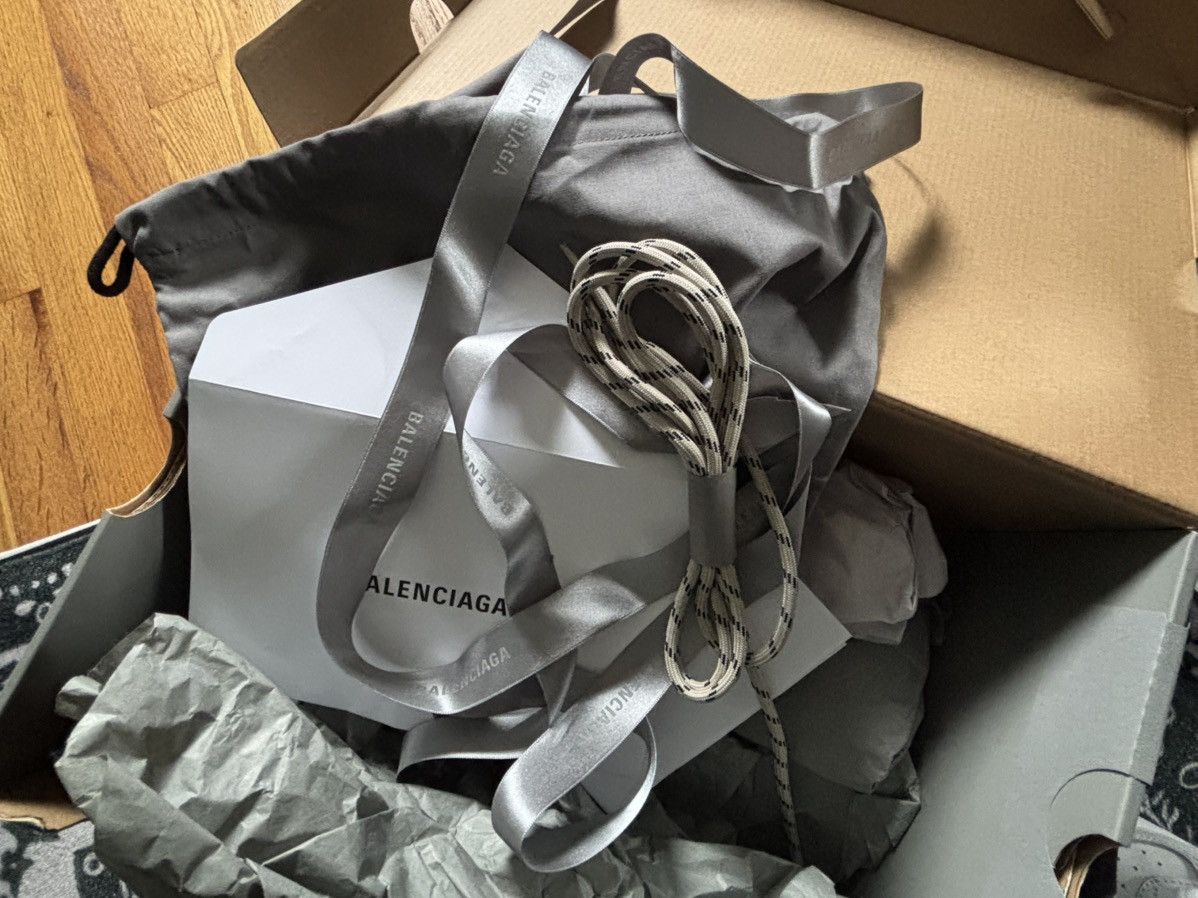 Balenciaga Balenciaga Triple S Size US 6 / EU 39 - 2 Thumbnail