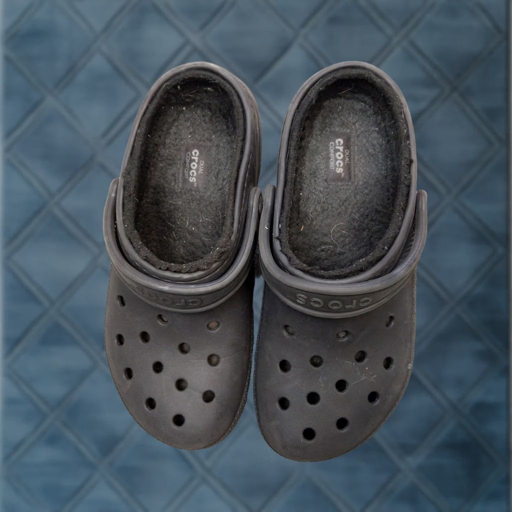 Crocs Crocs Classic Lined Clog Shoes Womens 8 Mens 6 Black Faux Fur Slip On Indoor Outdoor Comfort Crocs Classic Lined Clog Size M / US 6-8 / IT 42-44 - 1 Thumbnail