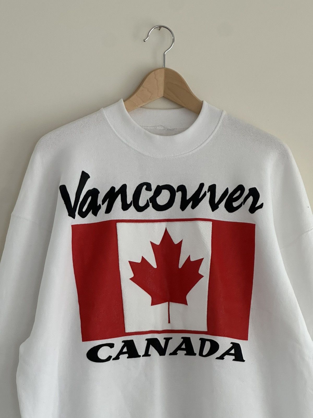 Vintage Vintage 90s Vancouver Canada Maple Leaf Flag Crewneck Size US XL / EU 56 / 4 - 2 Thumbnail