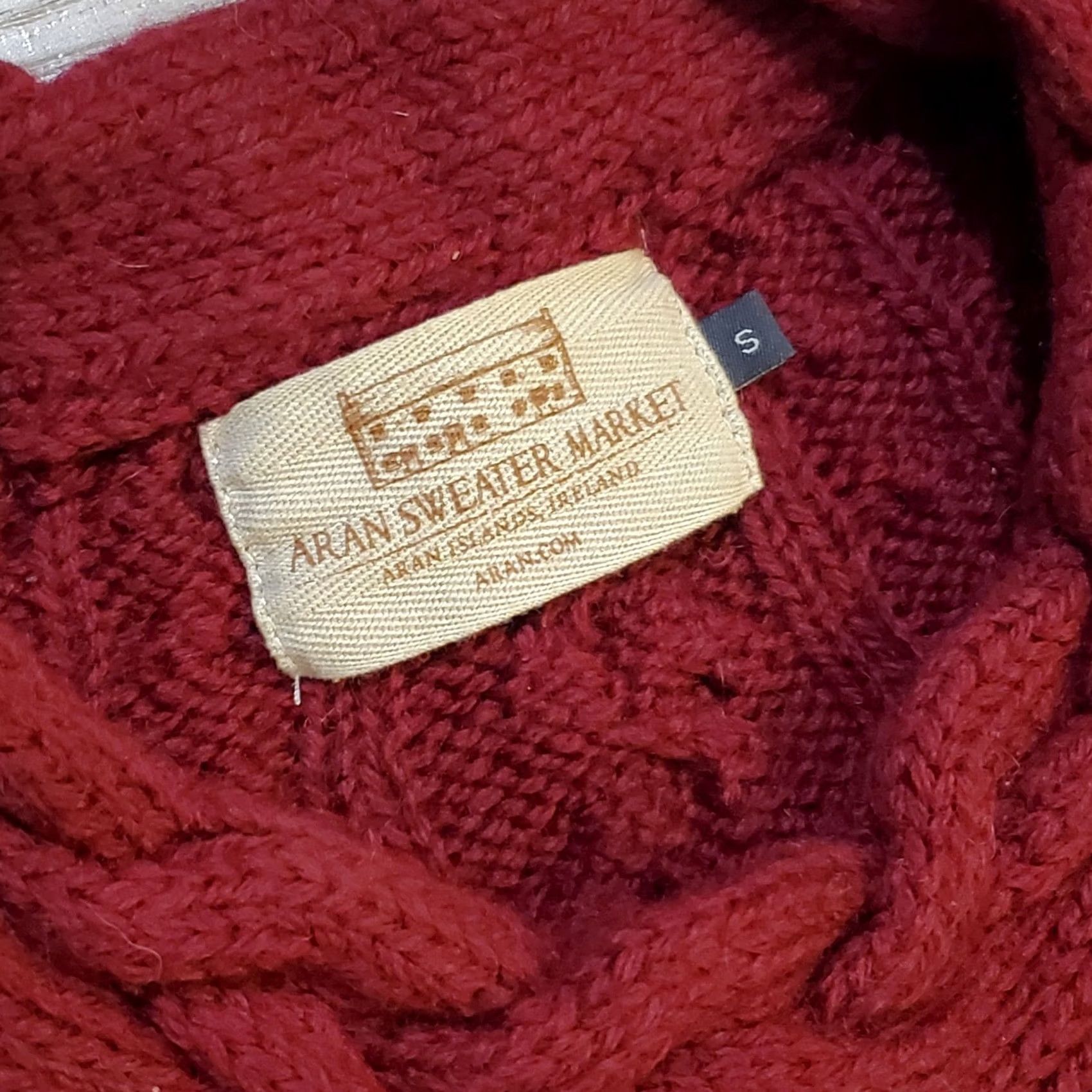 Market VINTAGE Aran Market Ireland Womens Sweater S Merino Wool Cable Knit Wine Red 80s Classic Size S / US 4 / IT 40 - 5 Thumbnail